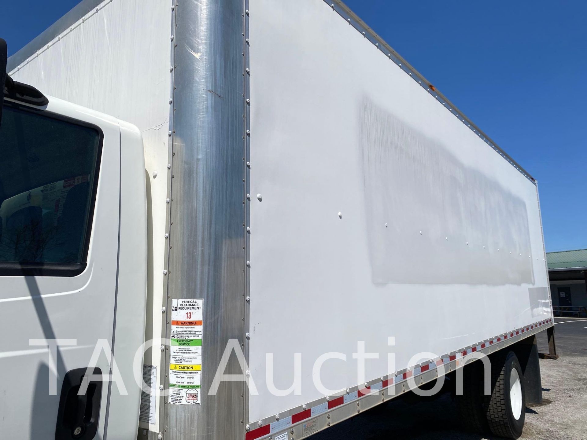 2017 International Durastar 4300 26ft Box Truck - Image 19 of 58