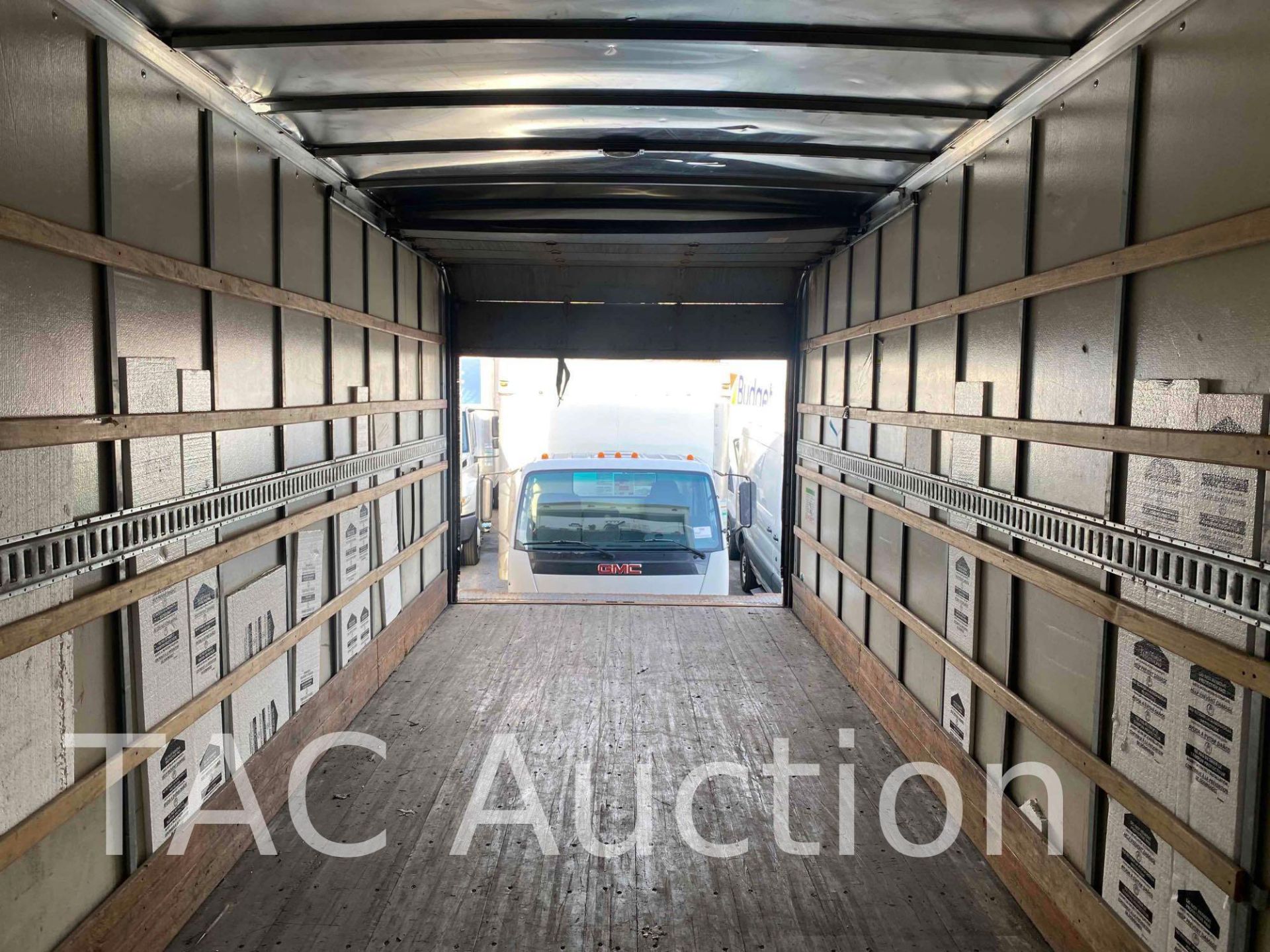 2016 Hino 268 26ft Box Truck - Image 18 of 63