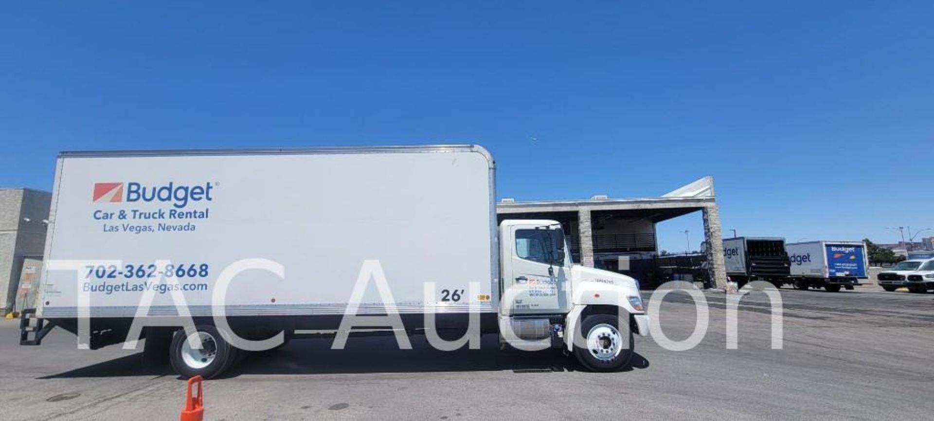 2014 Hino 268 26ft Box Truck - Image 4 of 31