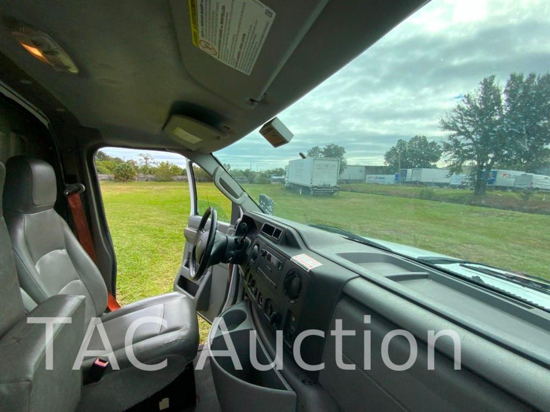 2015 Ford E-350 16ft Box Truck - Image 26 of 51