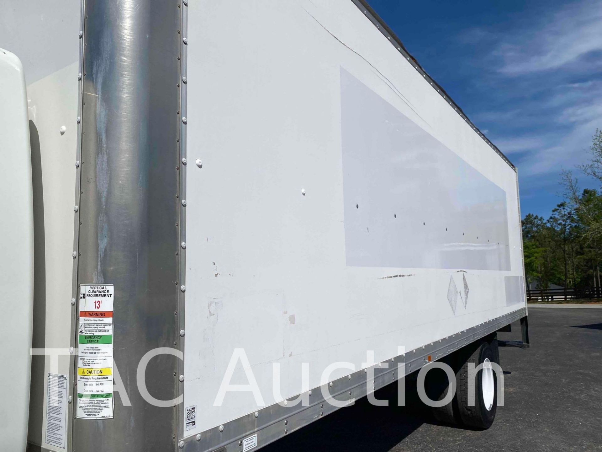 2015 International Durastar 4300 26ft Box Truck - Image 18 of 58