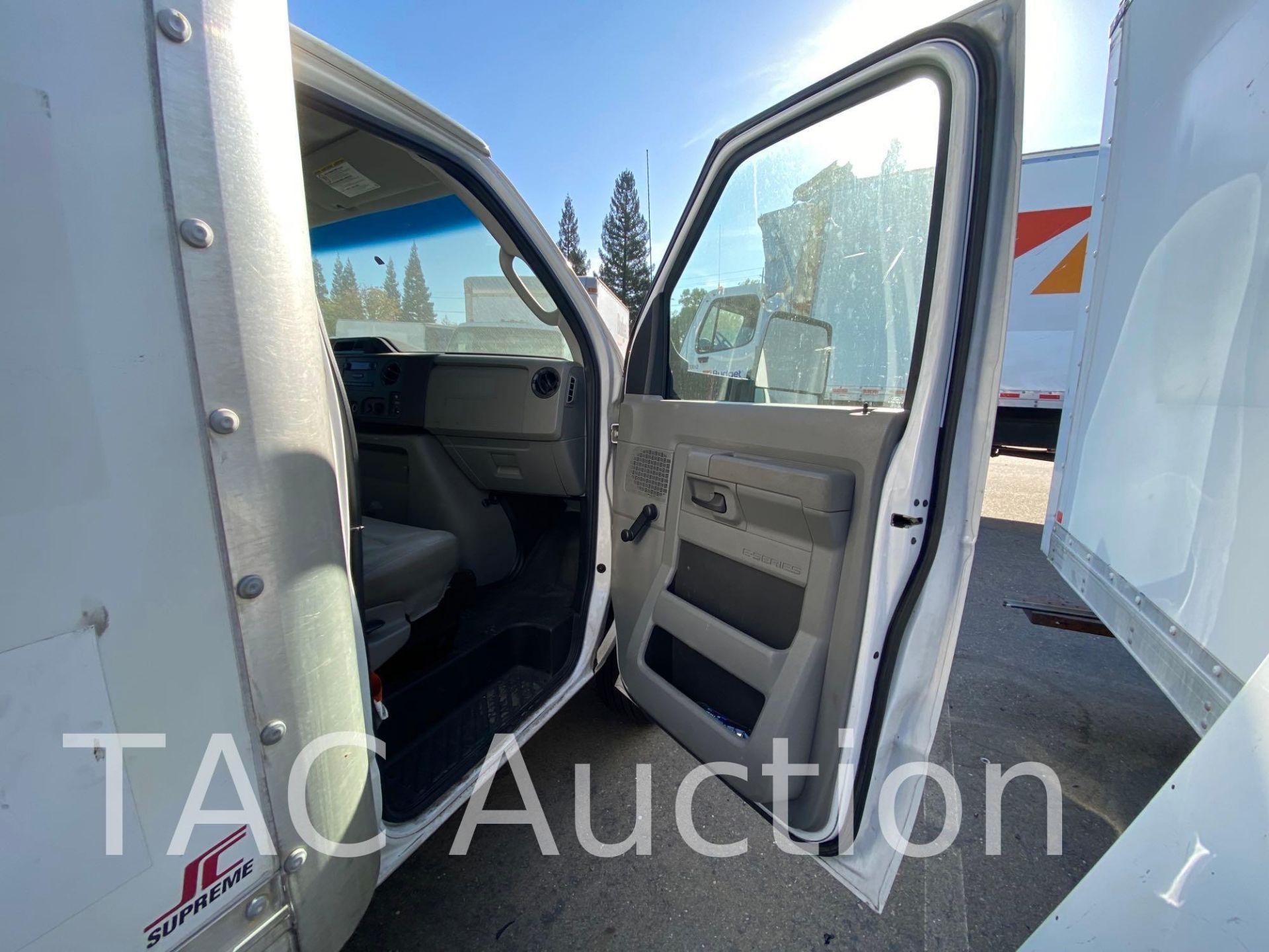 2015 Ford E-350 16ft Box Truck - Image 10 of 59