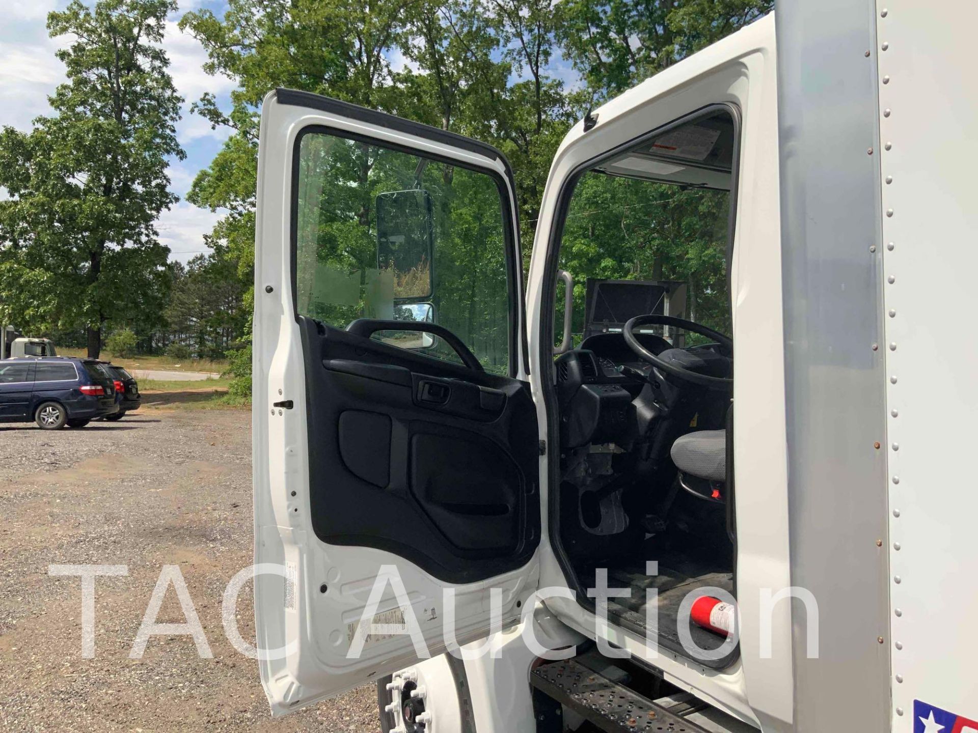 2018 Hino 268 26FT Box Truck with Lift Gate - Image 9 of 83