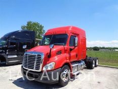 2015 Freightliner Cascadia Sleeper Truck