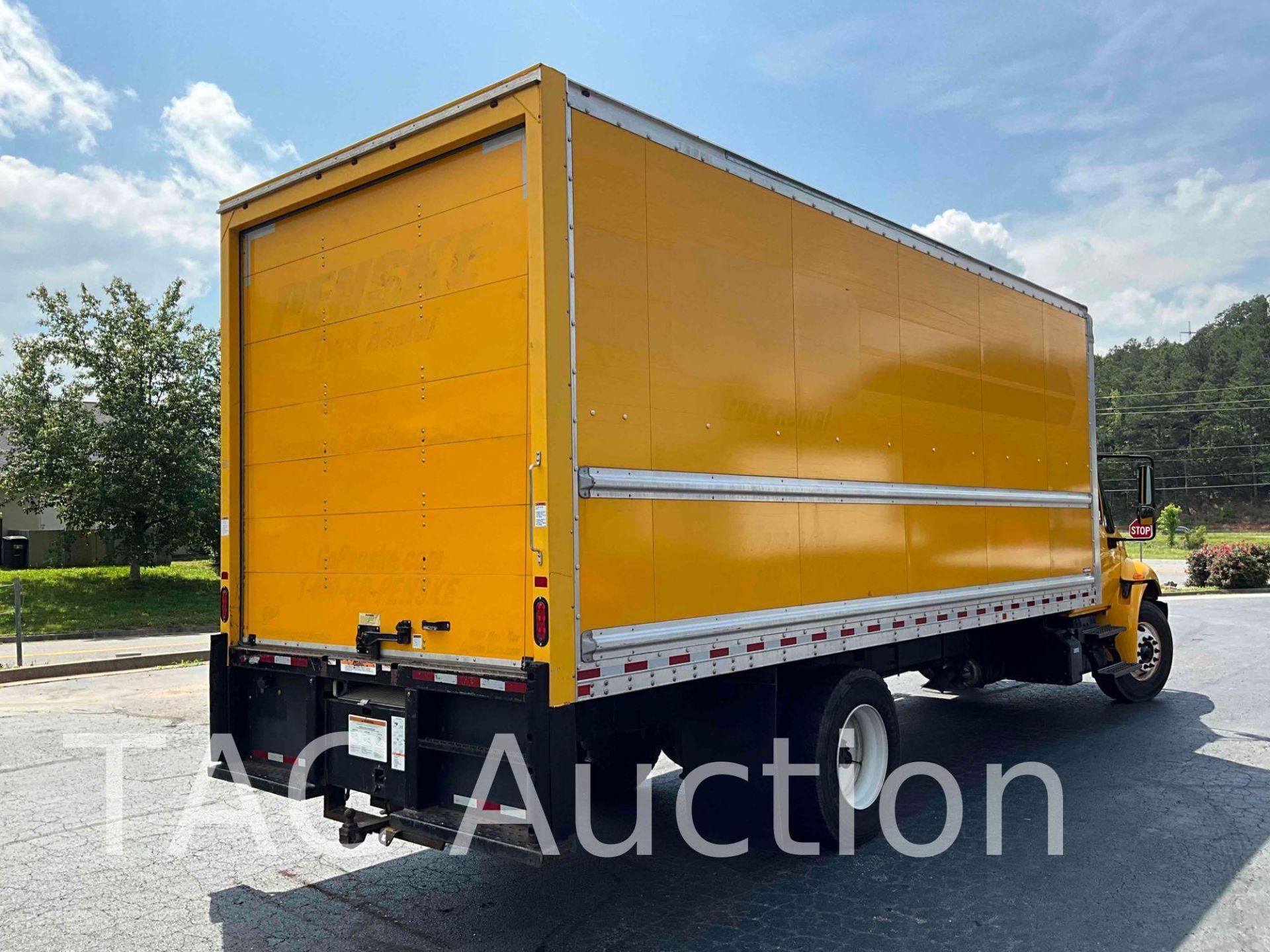 2018 International 4300 SBA 21ft Box Truck - Image 5 of 51