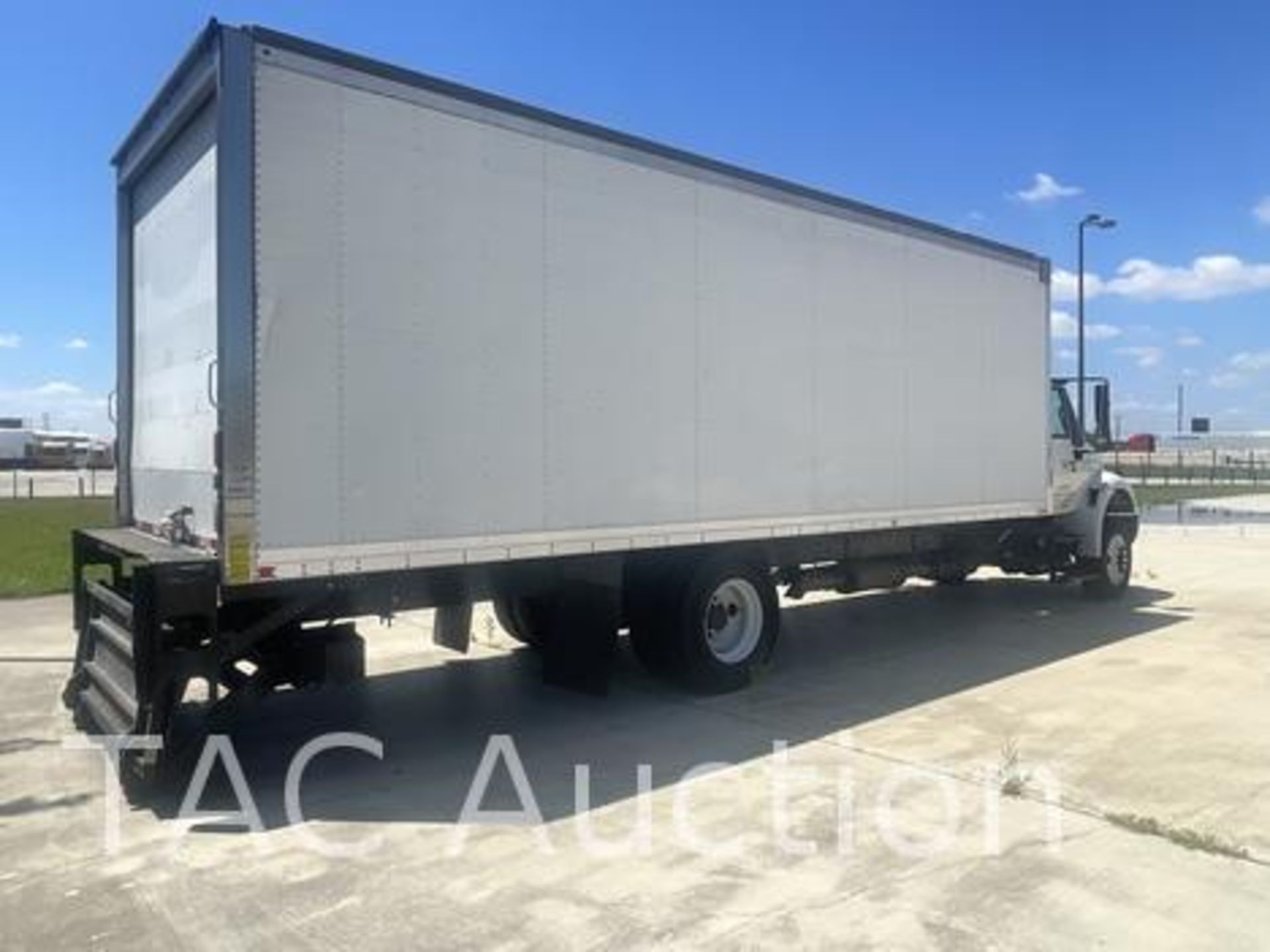 2016 International 4300 26ft Box Truck - Image 5 of 64