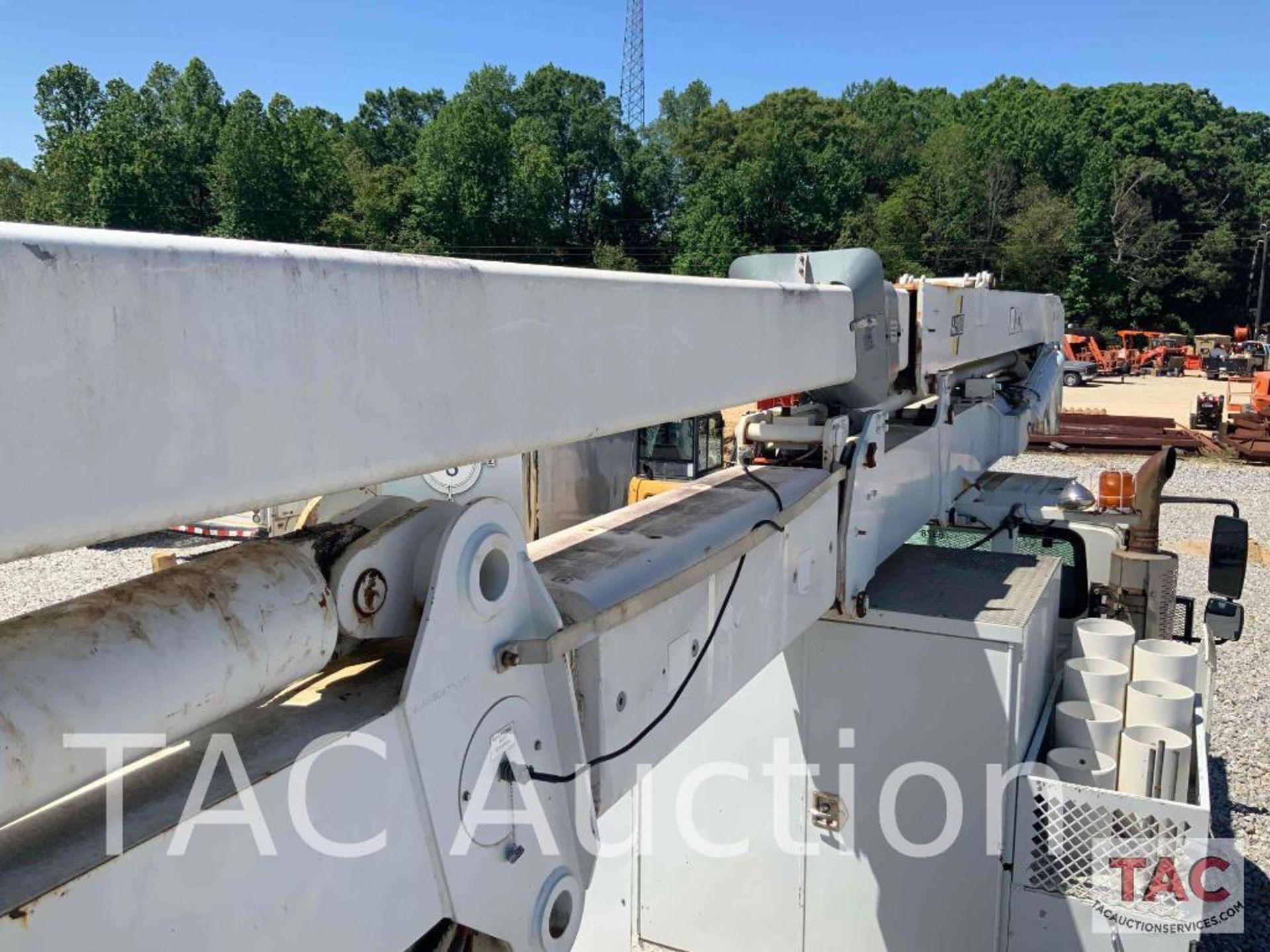 2005 ALTEC AH100 Articulating Non-Overcenter Aerial Bucket Truck Body Only - Image 52 of 69