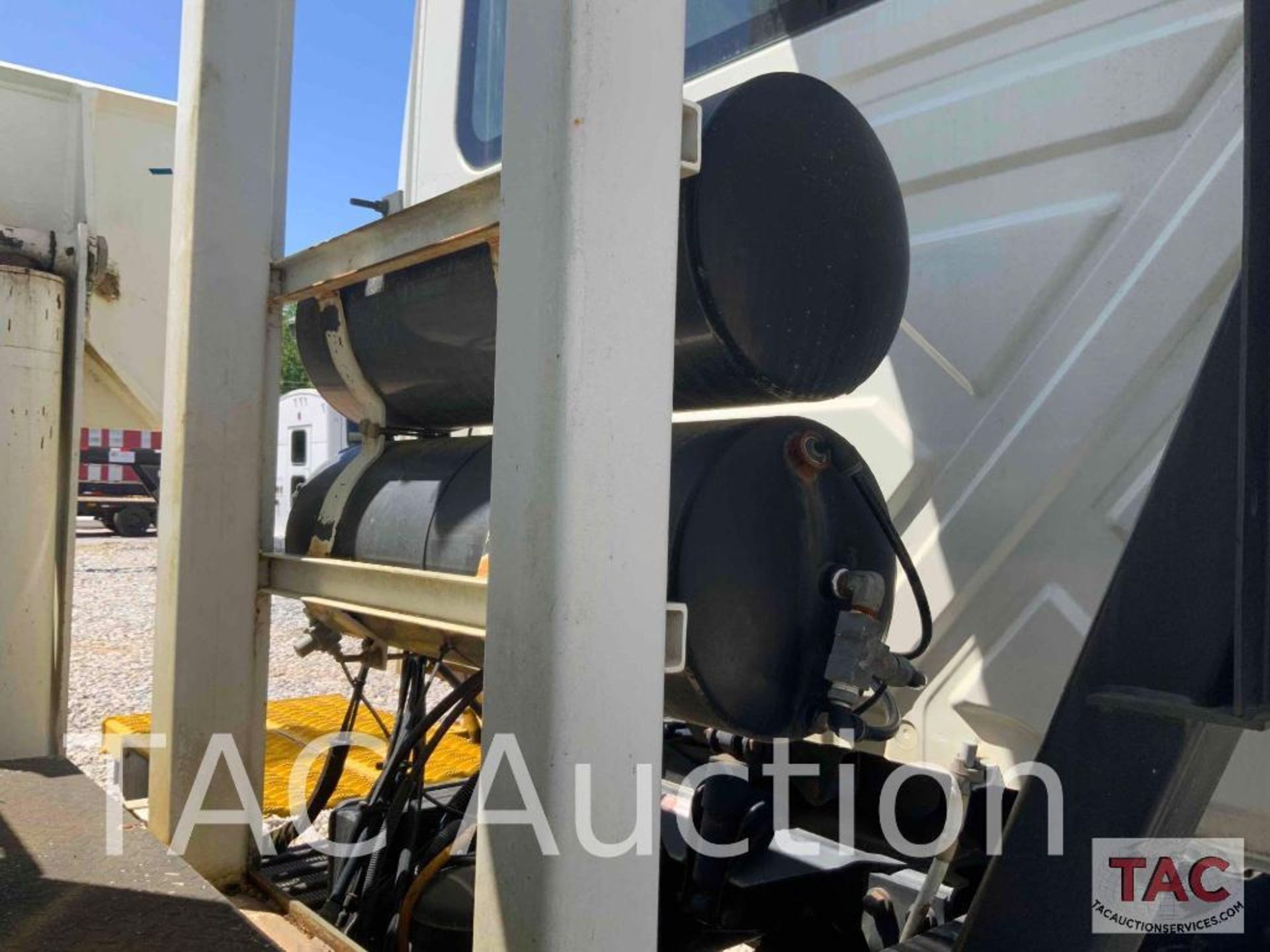 2005 ALTEC AH100 Articulating Non-Overcenter Aerial Bucket Truck Body Only - Image 60 of 69