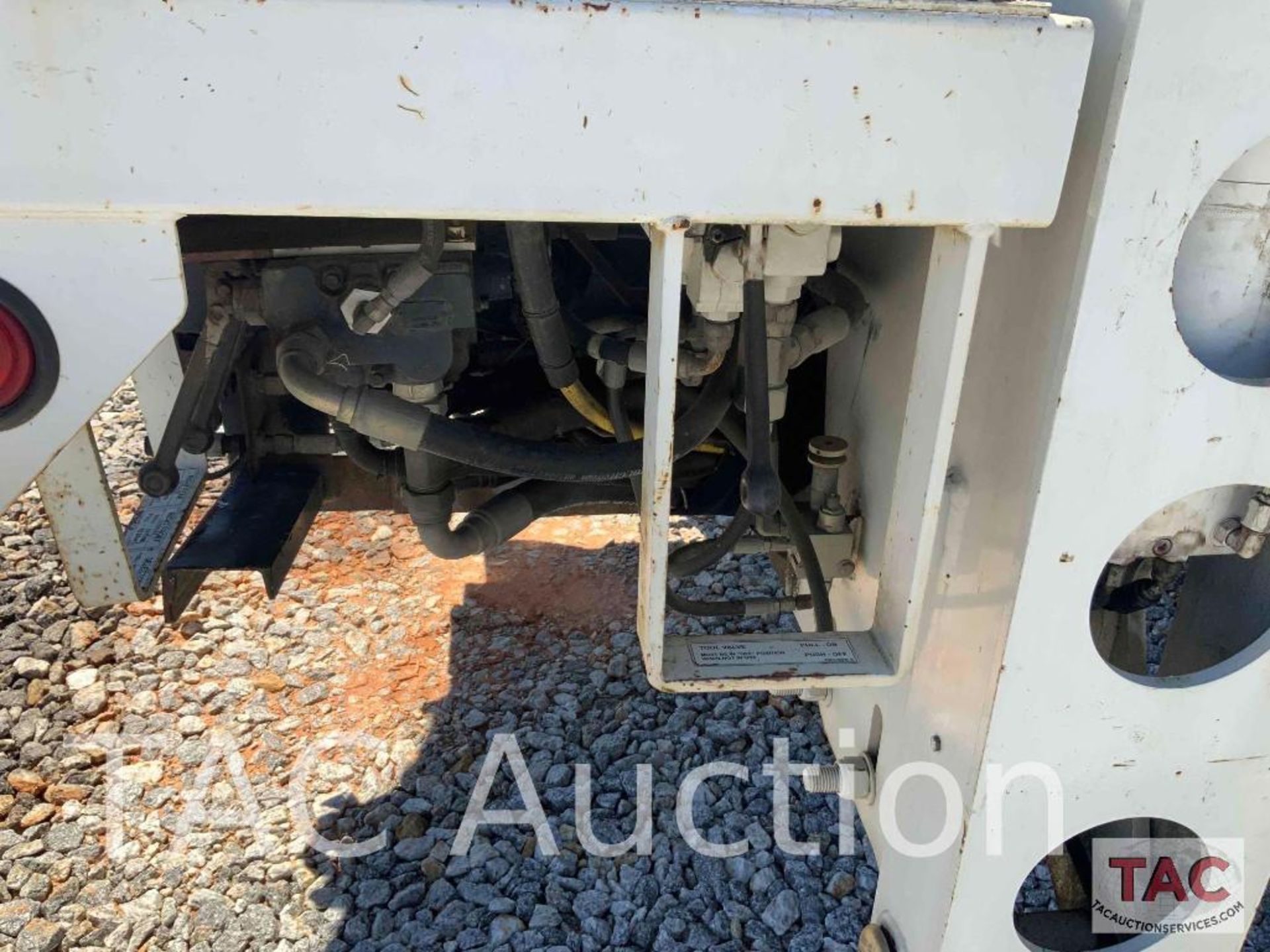 2005 ALTEC AH100 Articulating Non-Overcenter Aerial Bucket Truck Body Only - Image 65 of 69