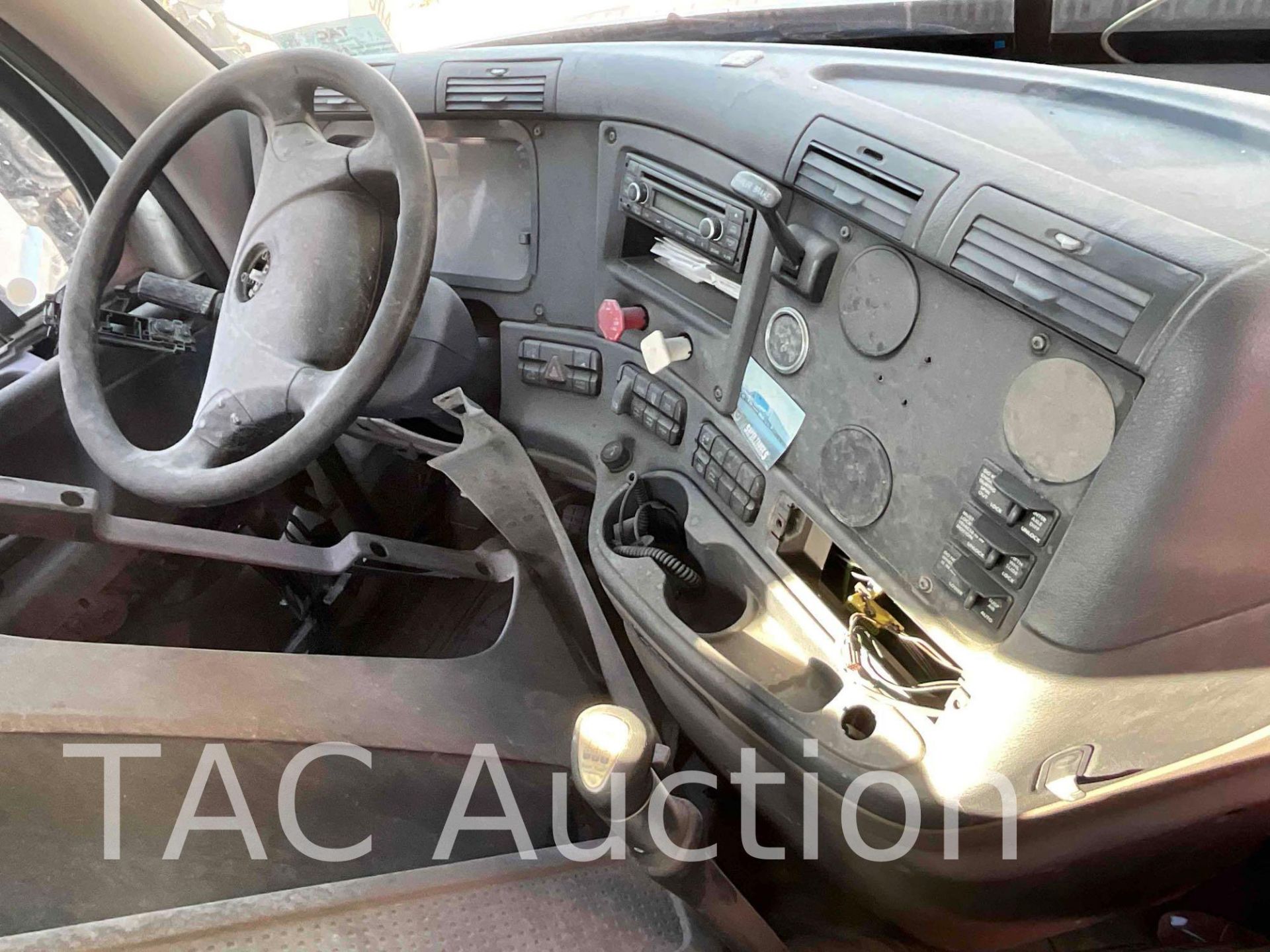 2011 Freightliner Cascadia Day Cab - Image 41 of 98