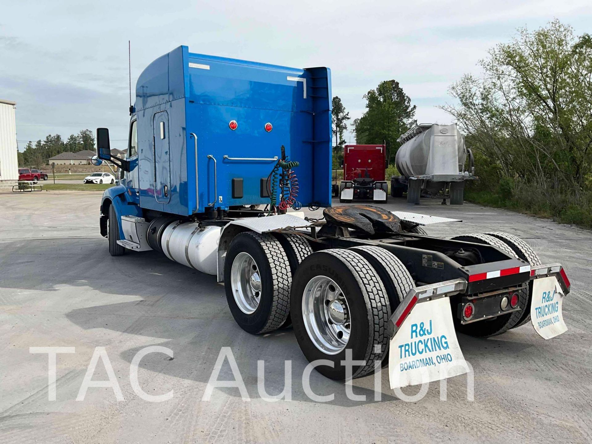 2015 Peterbilt 579 Sleeper Truck - Image 11 of 112