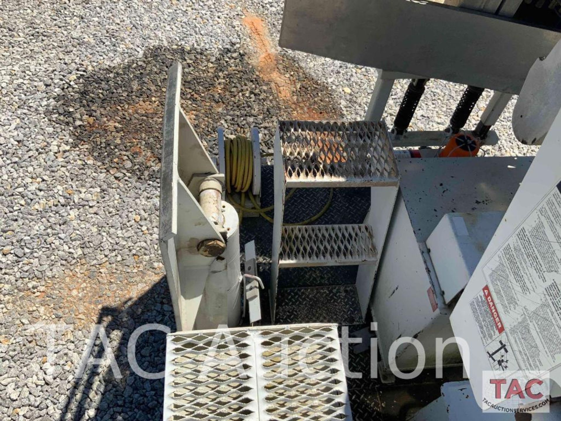 2005 ALTEC AH100 Articulating Non-Overcenter Aerial Bucket Truck Body Only - Image 41 of 69