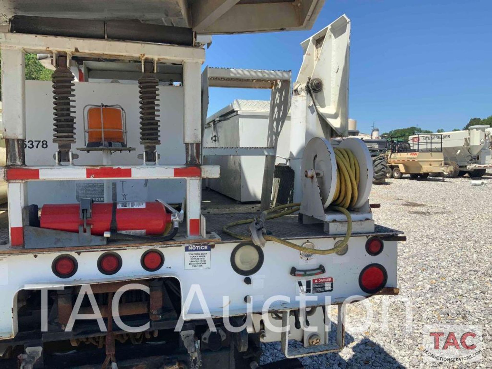 2005 ALTEC AH100 Articulating Non-Overcenter Aerial Bucket Truck Body Only - Image 21 of 69