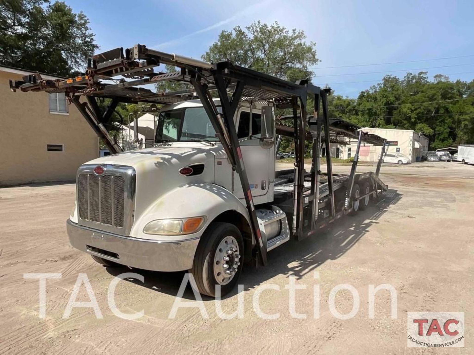 2013 Peterbilt 348 Car Hauler