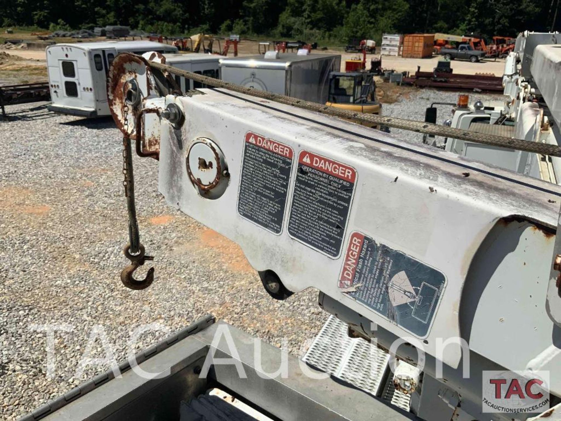 2005 ALTEC AH100 Articulating Non-Overcenter Aerial Bucket Truck Body Only - Image 48 of 69