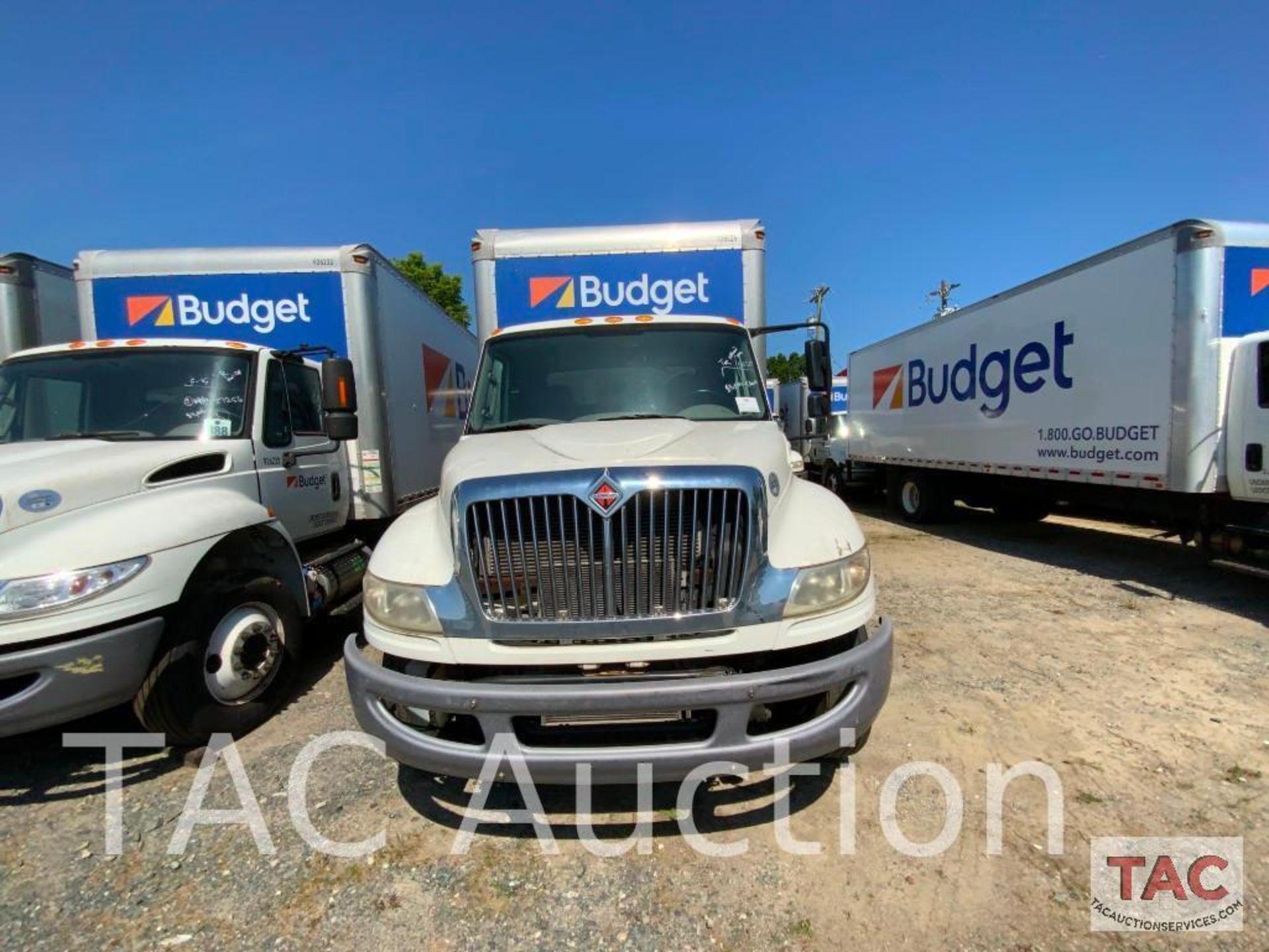 2017 International Durastar 4300 26ft Box Truck - Image 2 of 58