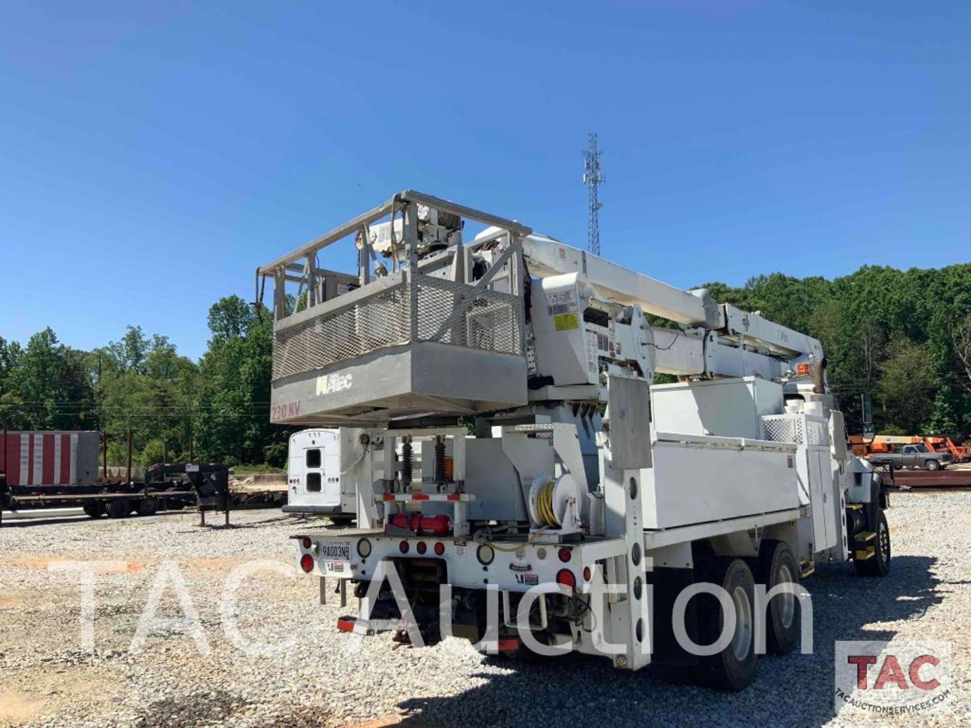 2005 ALTEC AH100 Articulating Non-Overcenter Aerial Bucket Truck Body Only - Image 6 of 69