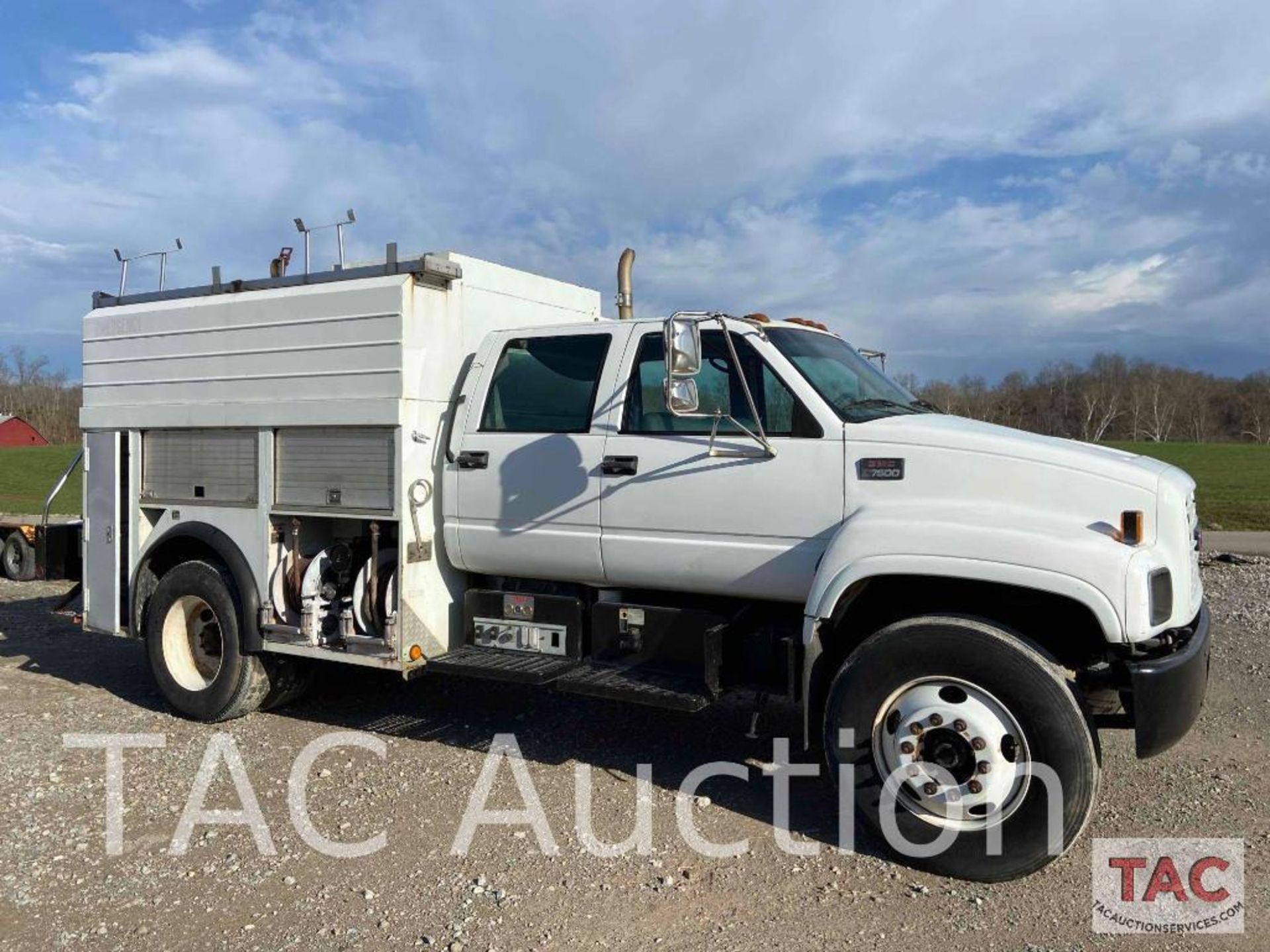 1999 GMC 7500 Crew Cab Utility Truck - Image 5 of 25