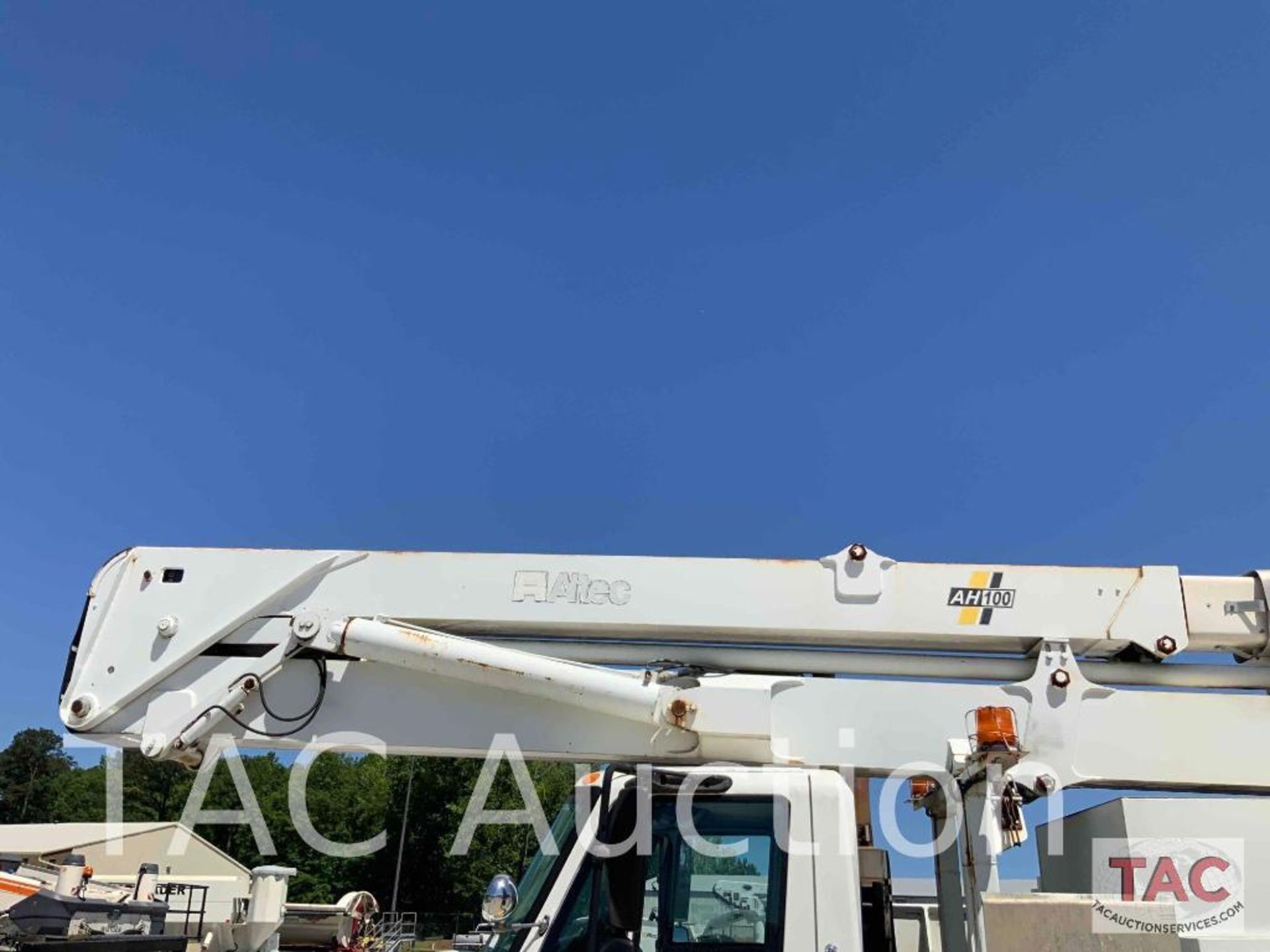 2005 ALTEC AH100 Articulating Non-Overcenter Aerial Bucket Truck Body Only - Image 12 of 69