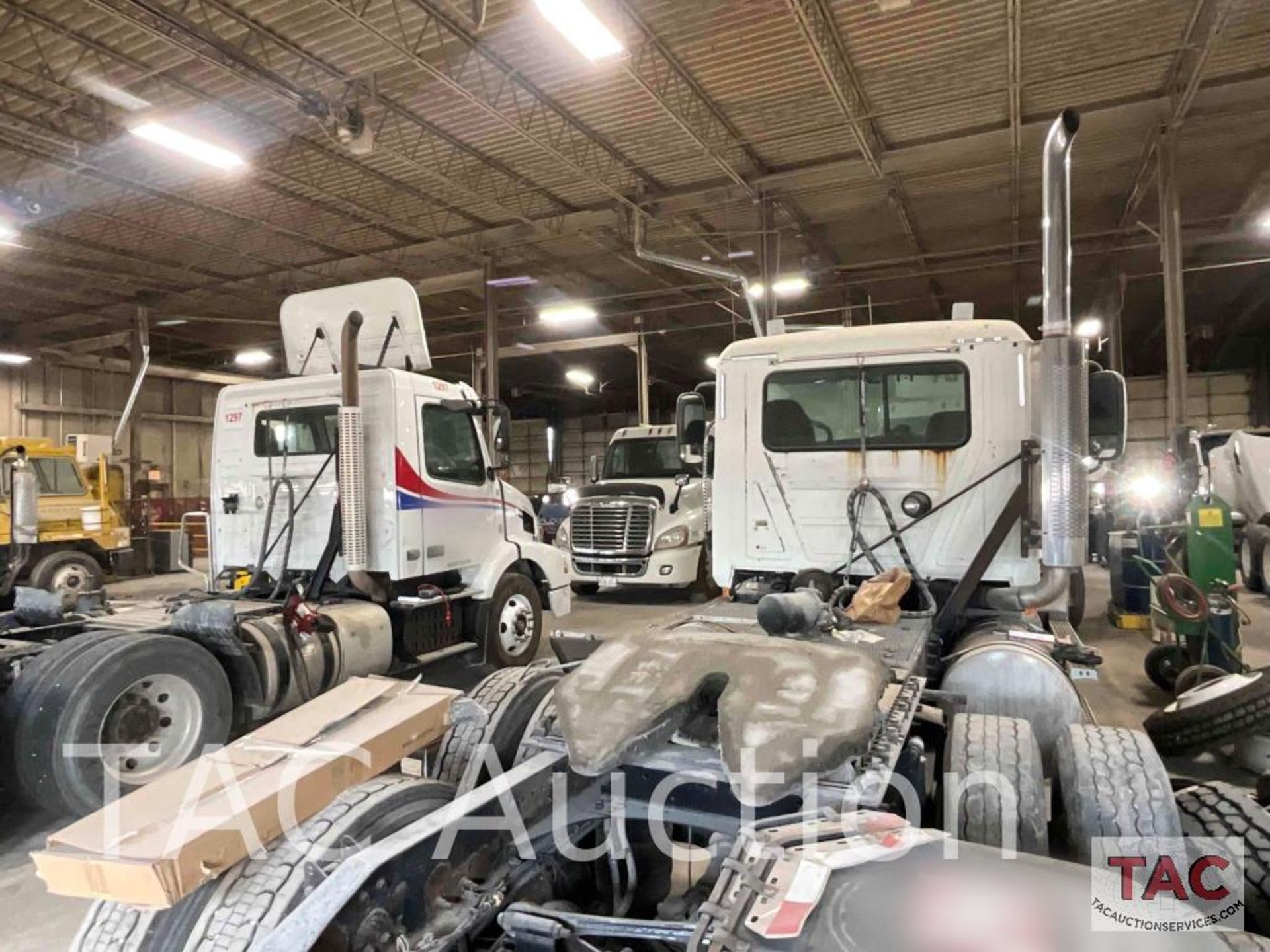 2006 Mack CXN613 Day Cab - Image 16 of 64