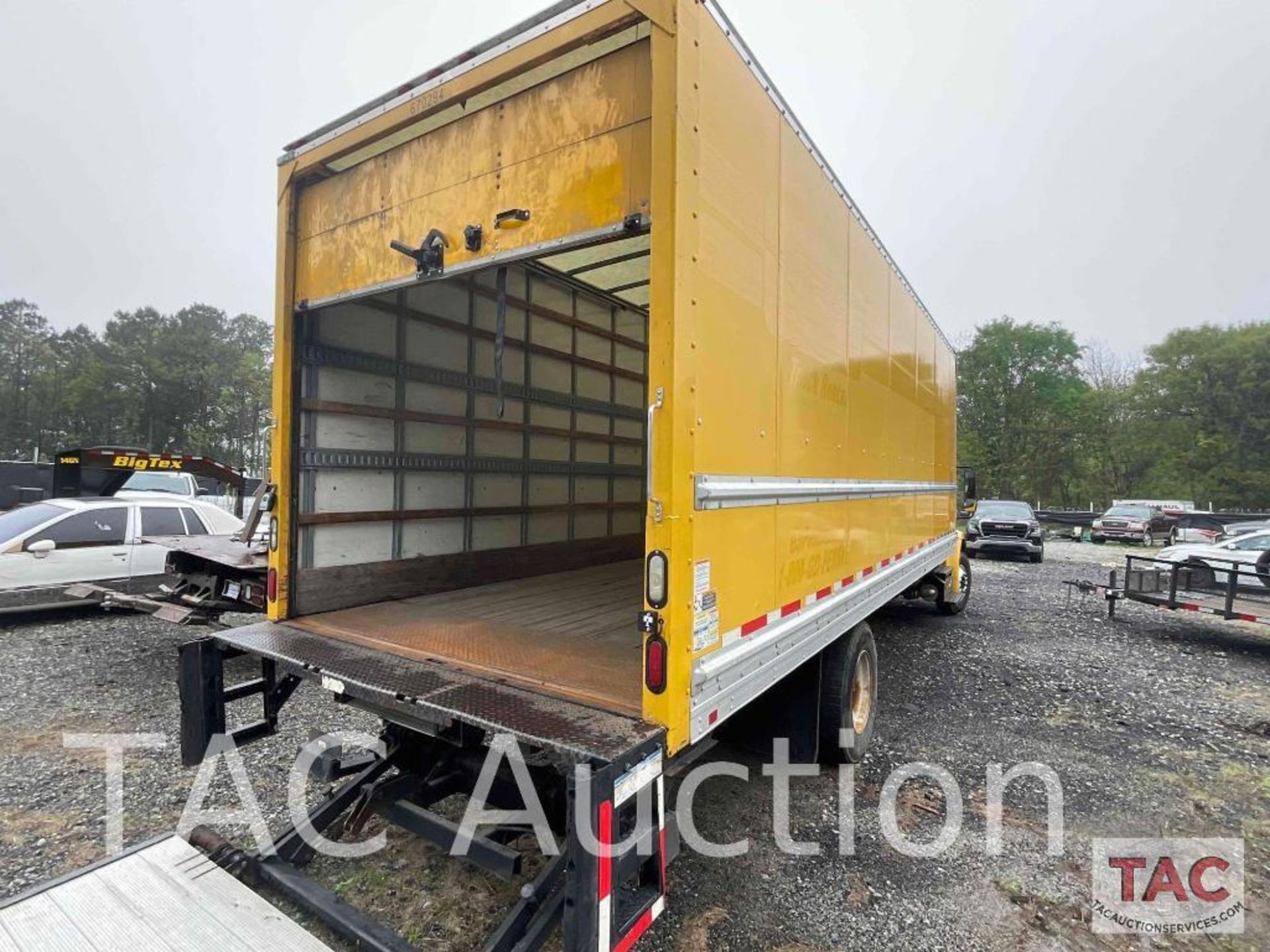 2014 Freightliner M2 26ft Box Truck - Image 6 of 52