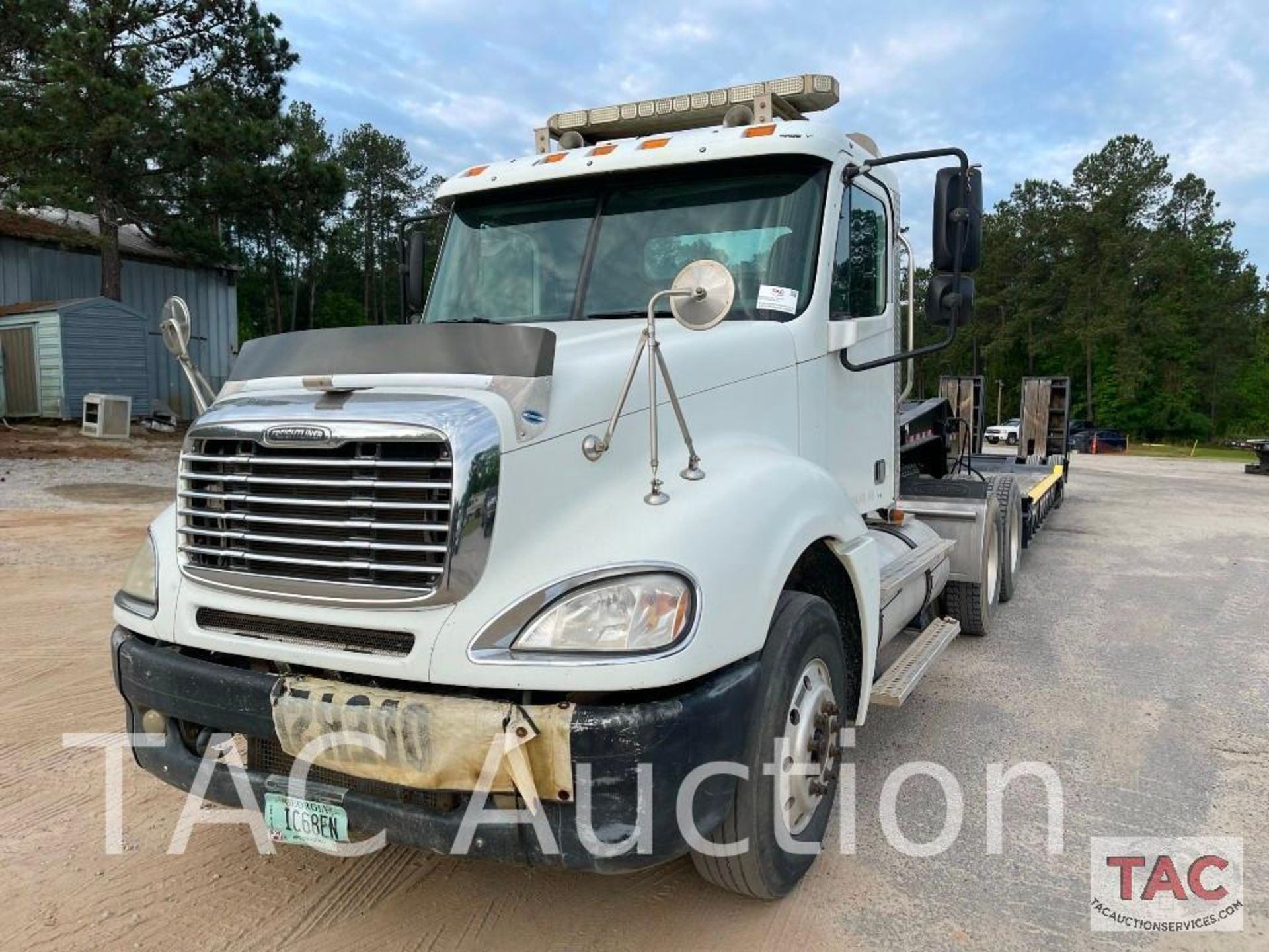 2005 Freightliner Columbia 120 Day Cab - Image 2 of 63