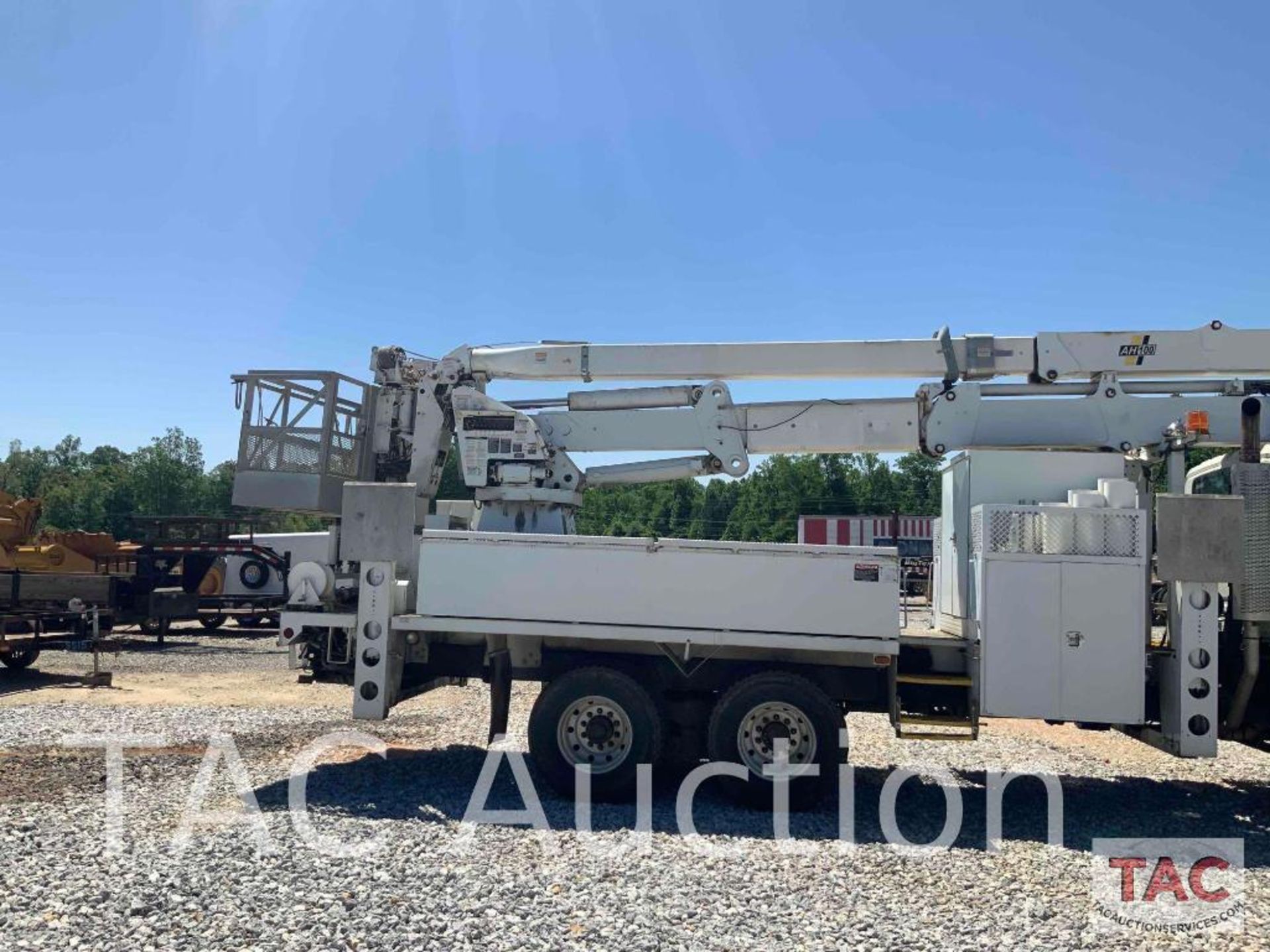 2005 ALTEC AH100 Articulating Non-Overcenter Aerial Bucket Truck Body Only - Image 14 of 69