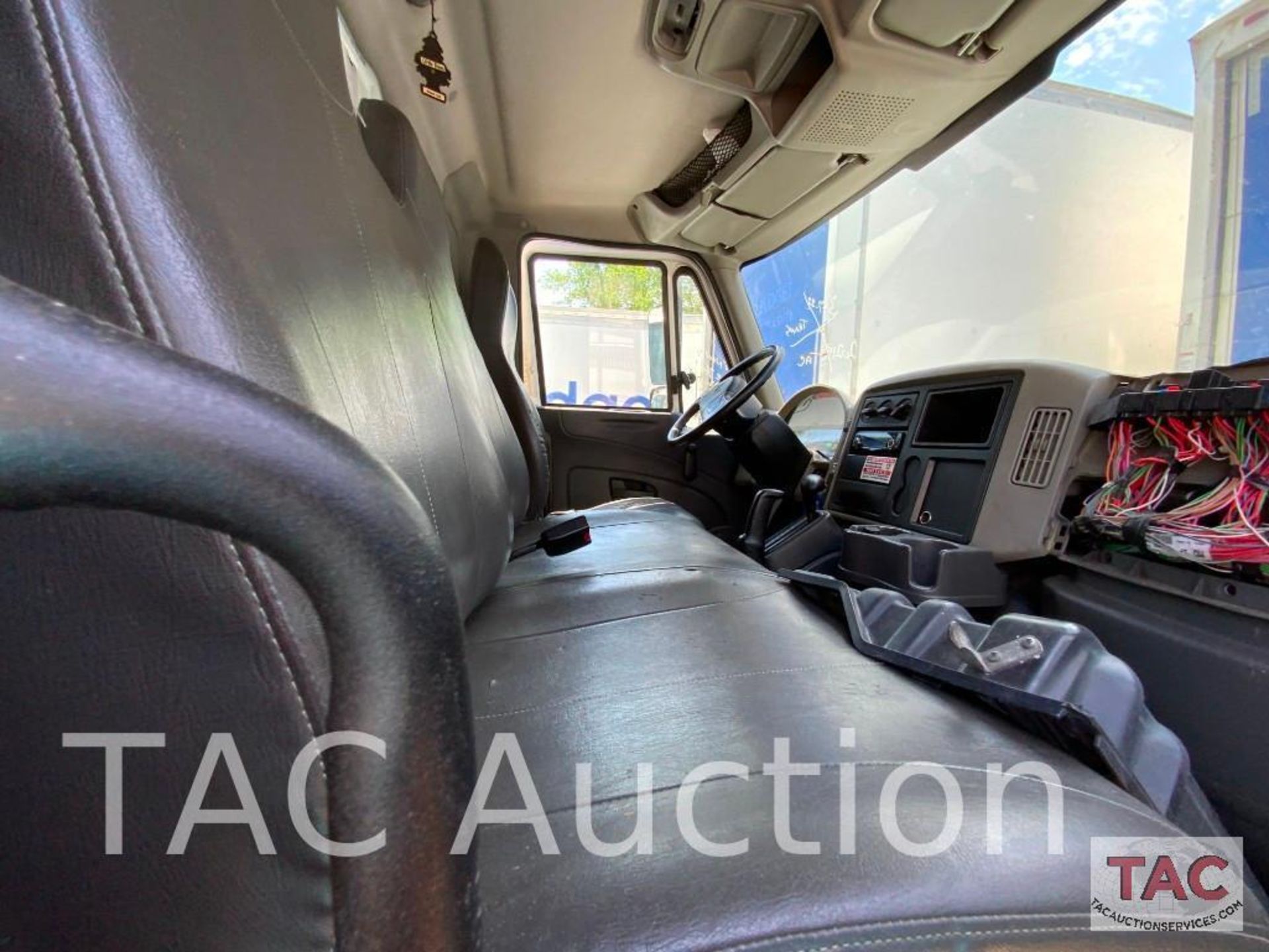 2017 International Durastar 4300 26ft Box Truck - Image 18 of 51