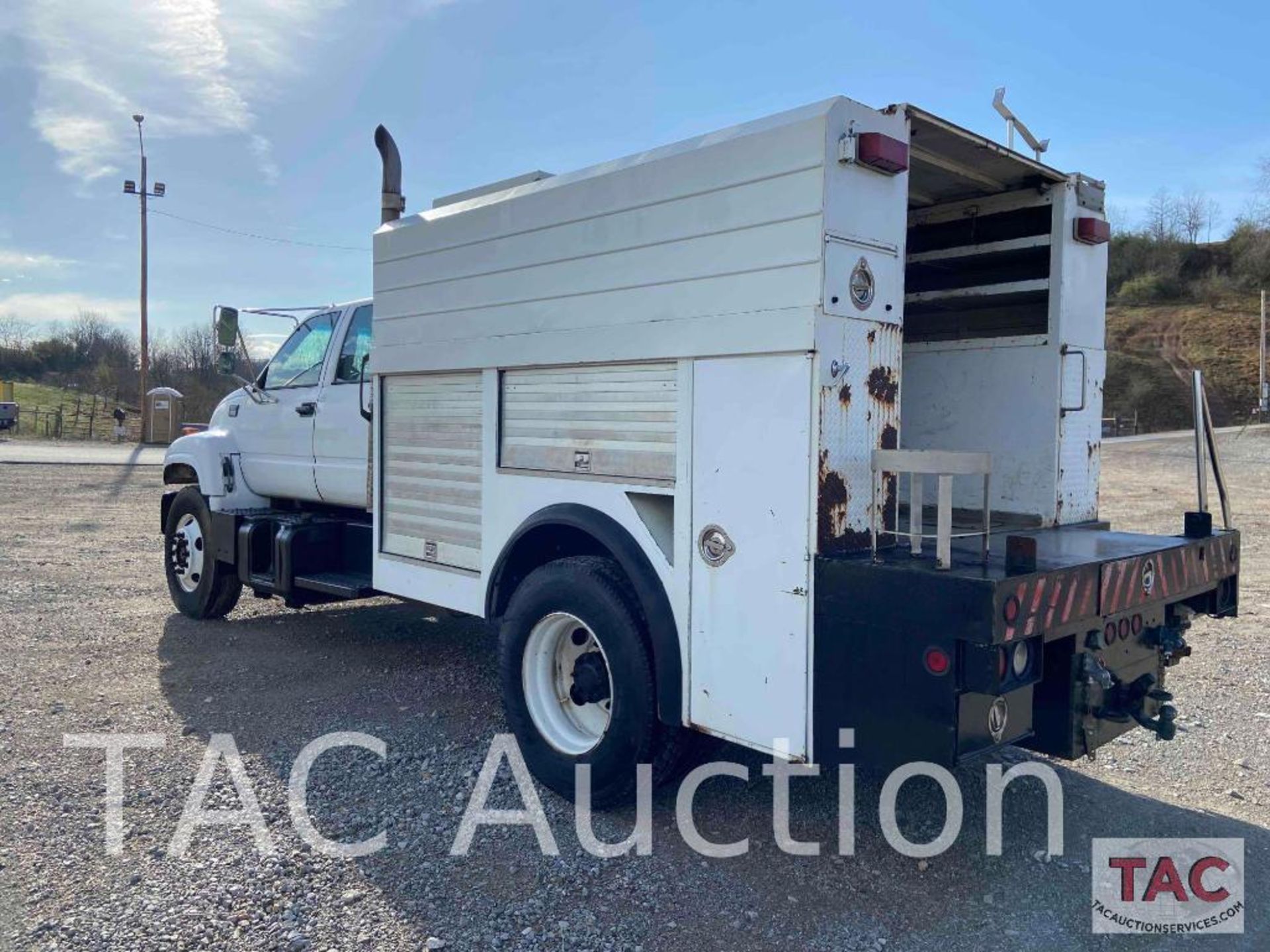 1999 GMC 7500 Crew Cab Utility Truck - Image 3 of 25