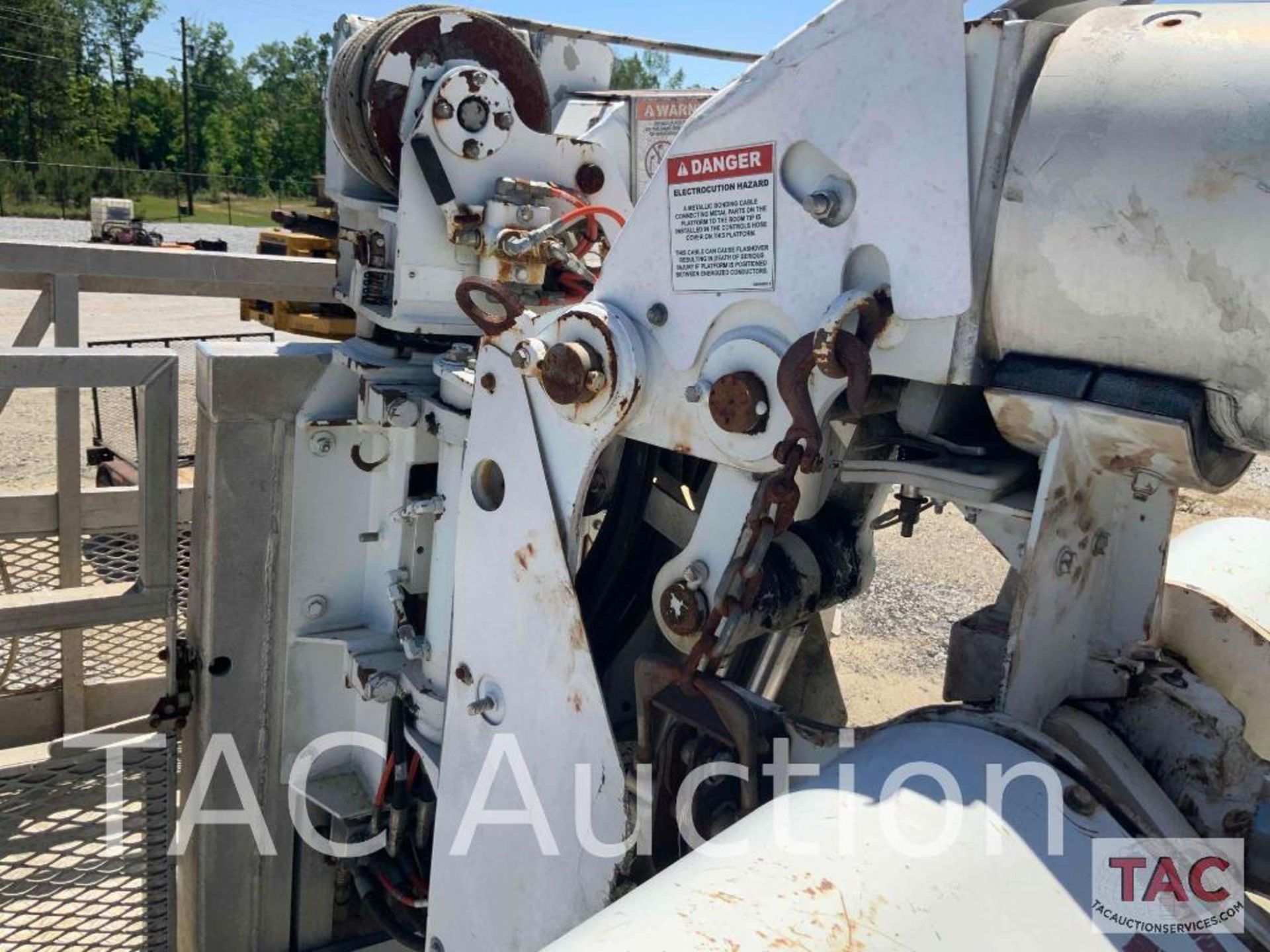 2005 ALTEC AH100 Articulating Non-Overcenter Aerial Bucket Truck Body Only - Image 42 of 69