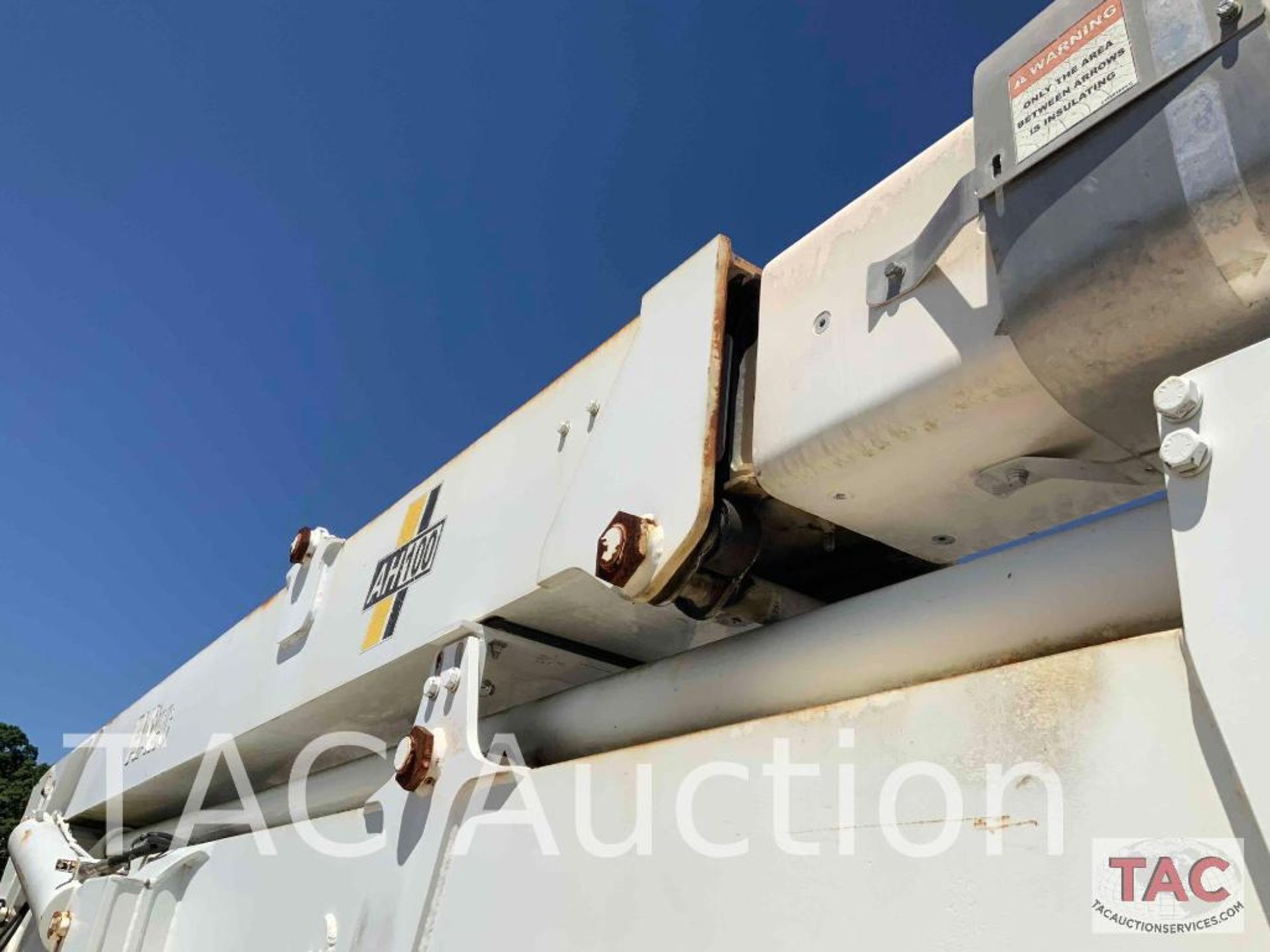 2005 ALTEC AH100 Articulating Non-Overcenter Aerial Bucket Truck Body Only - Image 31 of 69