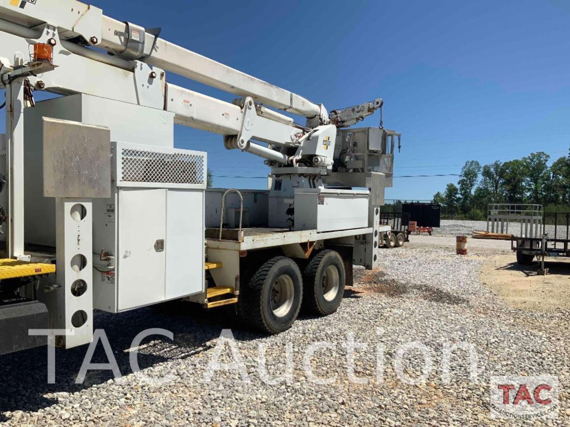 2005 ALTEC AH100 Articulating Non-Overcenter Aerial Bucket Truck Body Only - Image 4 of 69