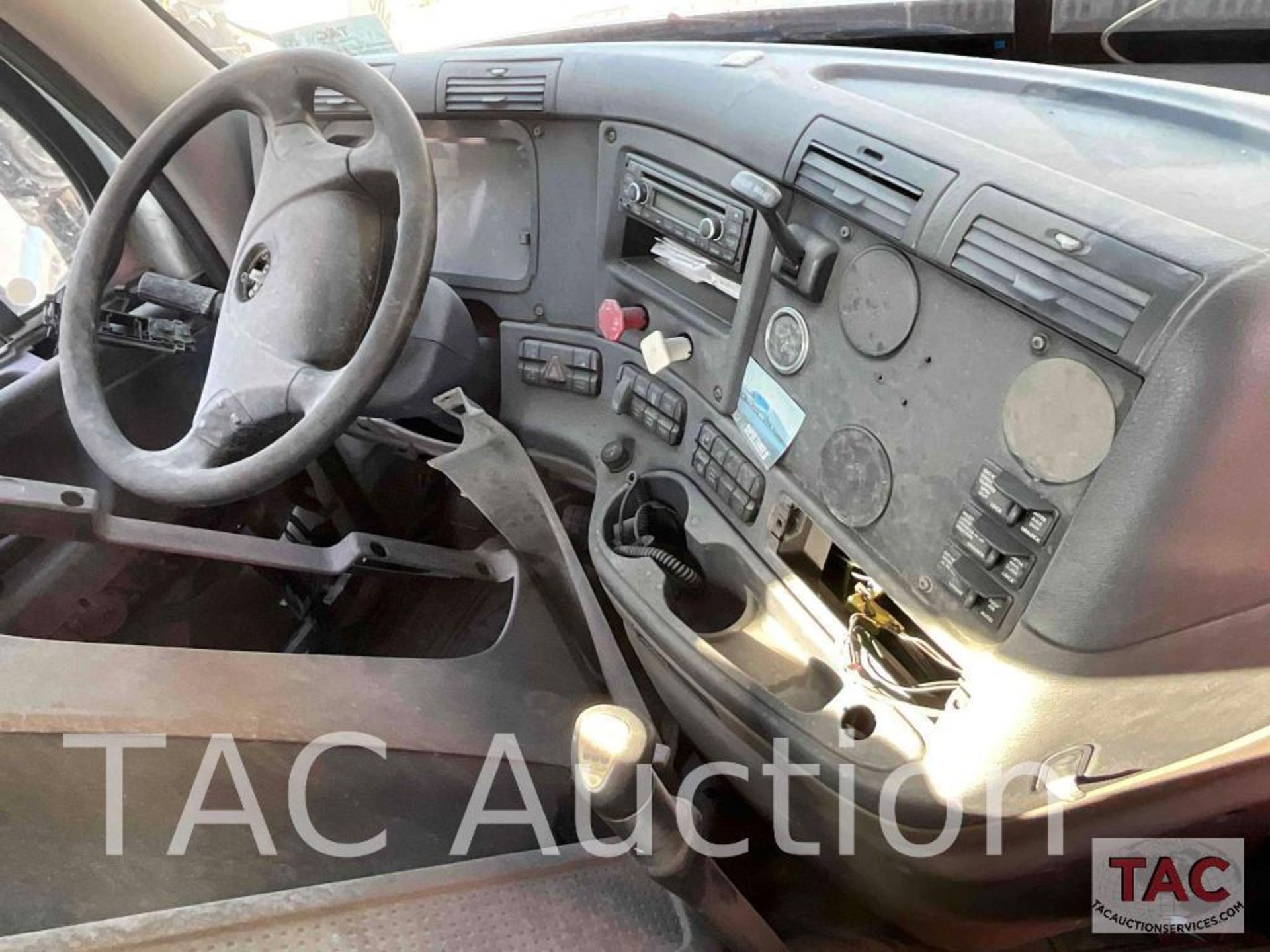 2011 Freightliner Cascadia Day Cab - Image 42 of 98