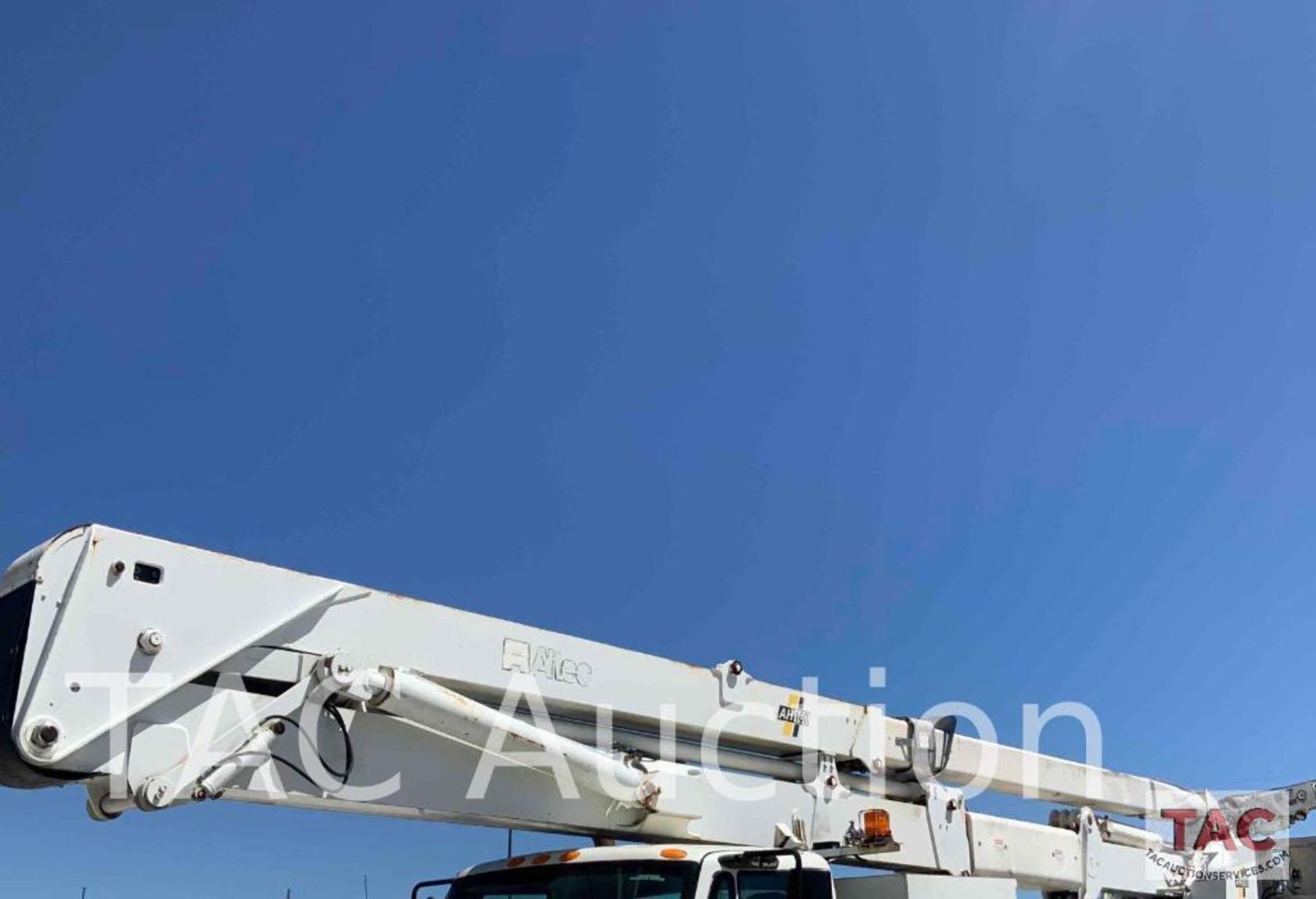2005 ALTEC AH100 Articulating Non-Overcenter Aerial Bucket Truck Body Only - Image 2 of 69