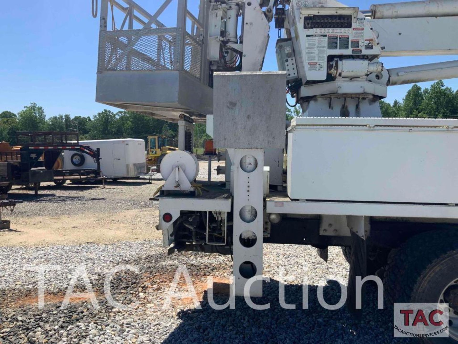 2005 ALTEC AH100 Articulating Non-Overcenter Aerial Bucket Truck Body Only - Image 17 of 69