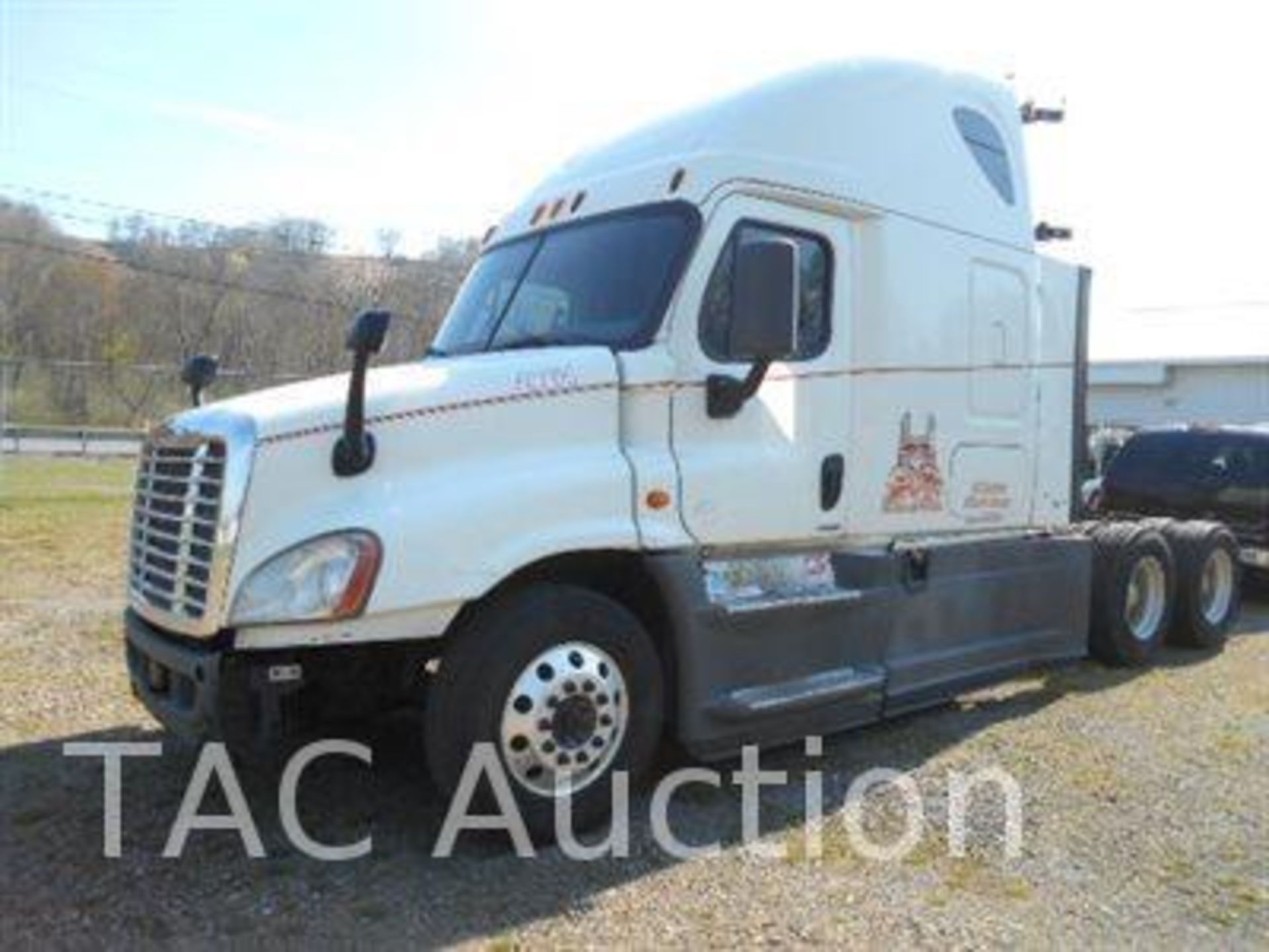 2014 Freightliner Cascadia Sleeper Truck