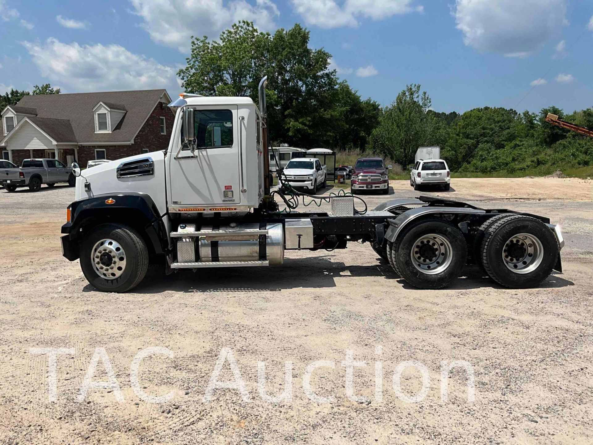 2013 Western Star 4700SF Day Cab - Image 15 of 158