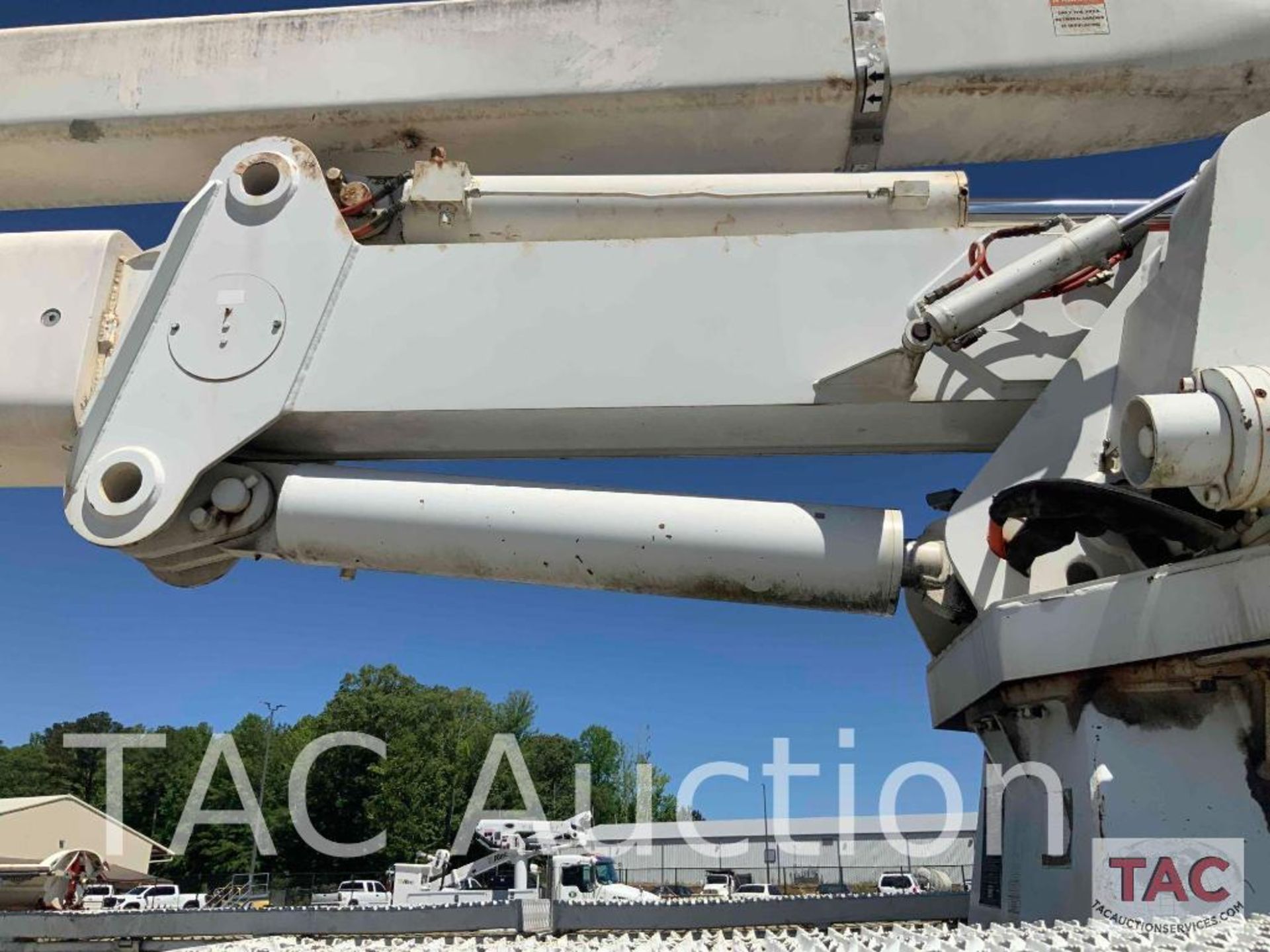 2005 ALTEC AH100 Articulating Non-Overcenter Aerial Bucket Truck Body Only - Image 25 of 69