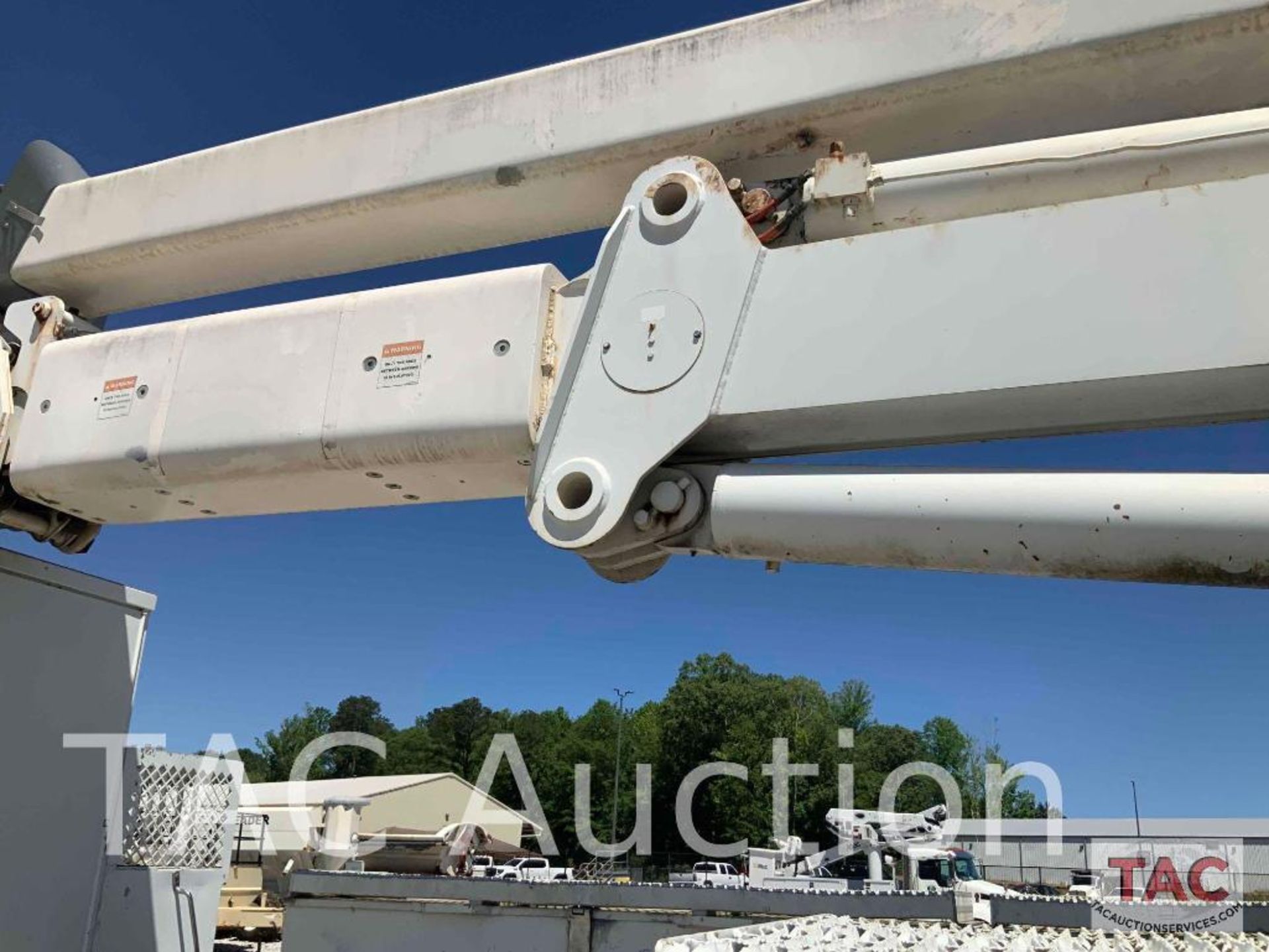 2005 ALTEC AH100 Articulating Non-Overcenter Aerial Bucket Truck Body Only - Image 26 of 69