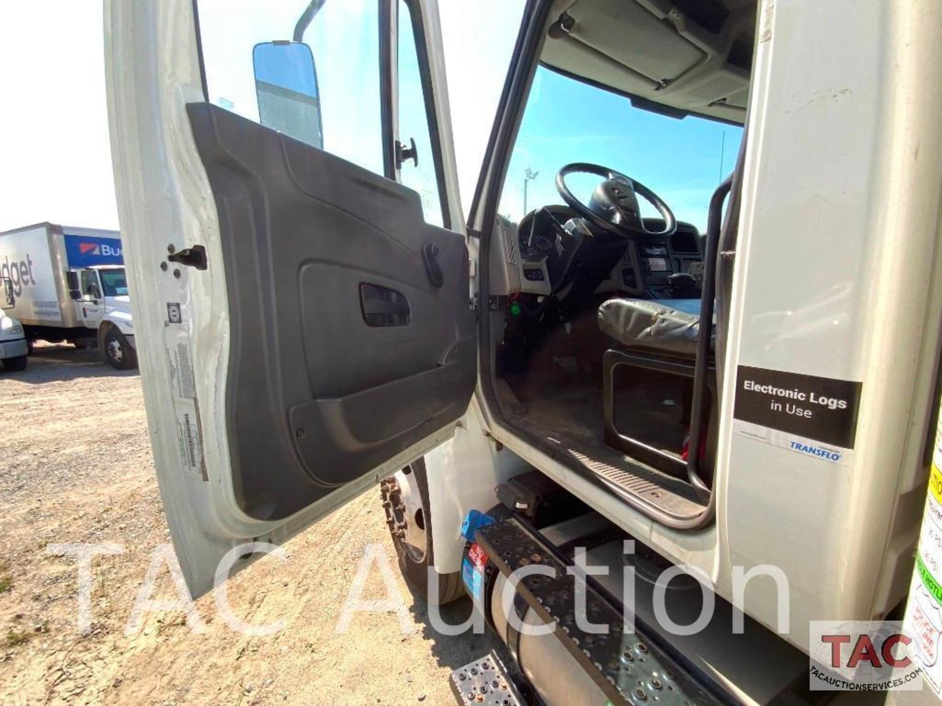 2017 International Durastar 4300 26ft Box Truck - Image 11 of 58