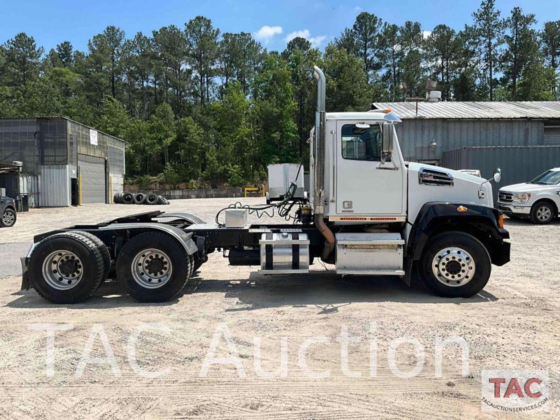 2013 Western Star 4700SF Day Cab - Image 8 of 158