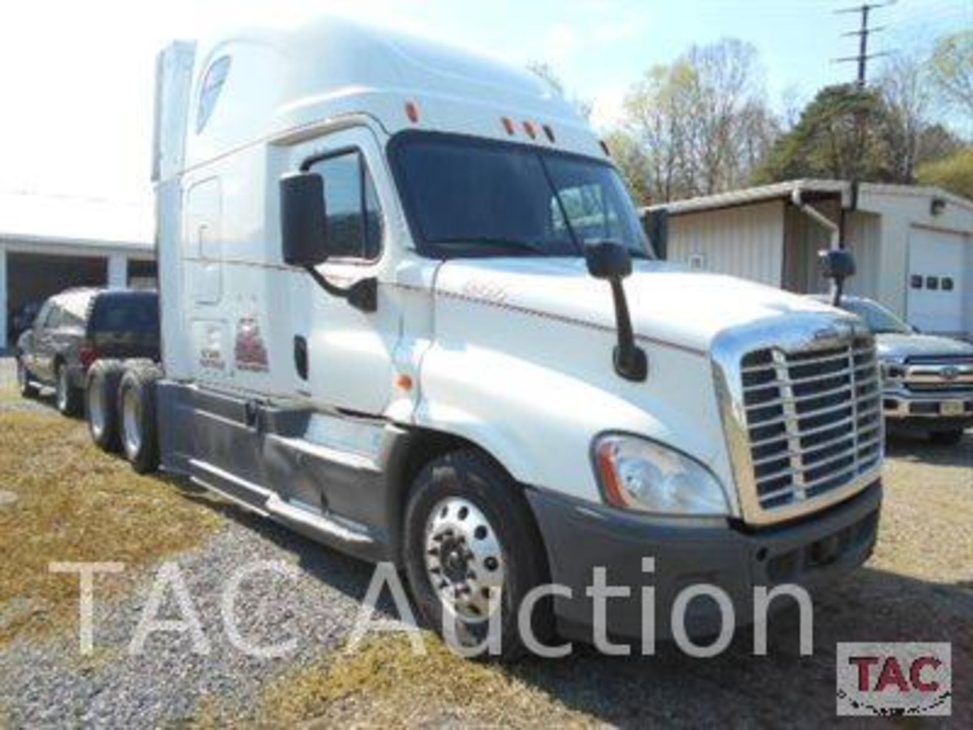 2014 Freightliner Cascadia Sleeper Truck - Image 4 of 126