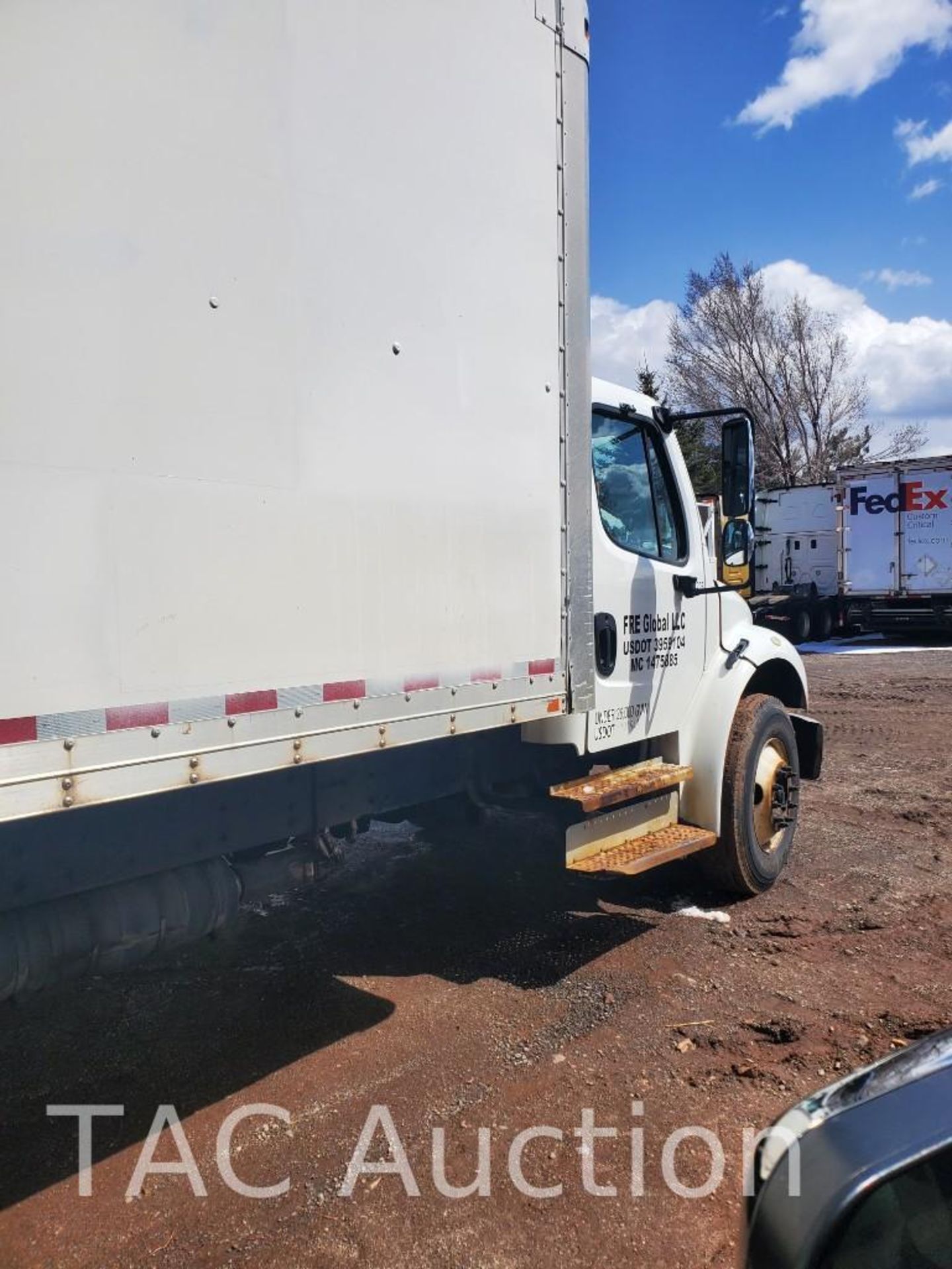 2016 Freightliner M2 26ft Box Truck - Image 3 of 51