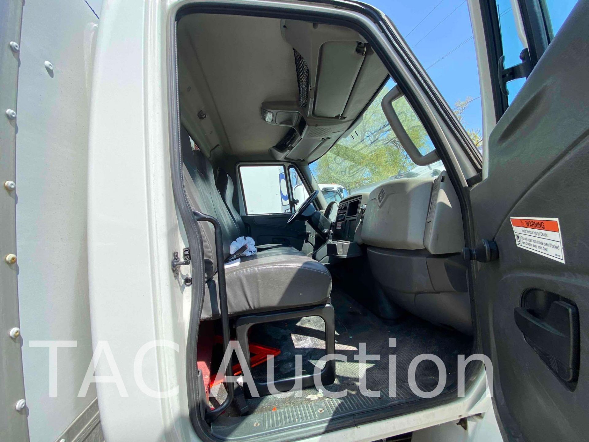 2015 International Durastar 4300 26ft Box Truck - Image 13 of 56