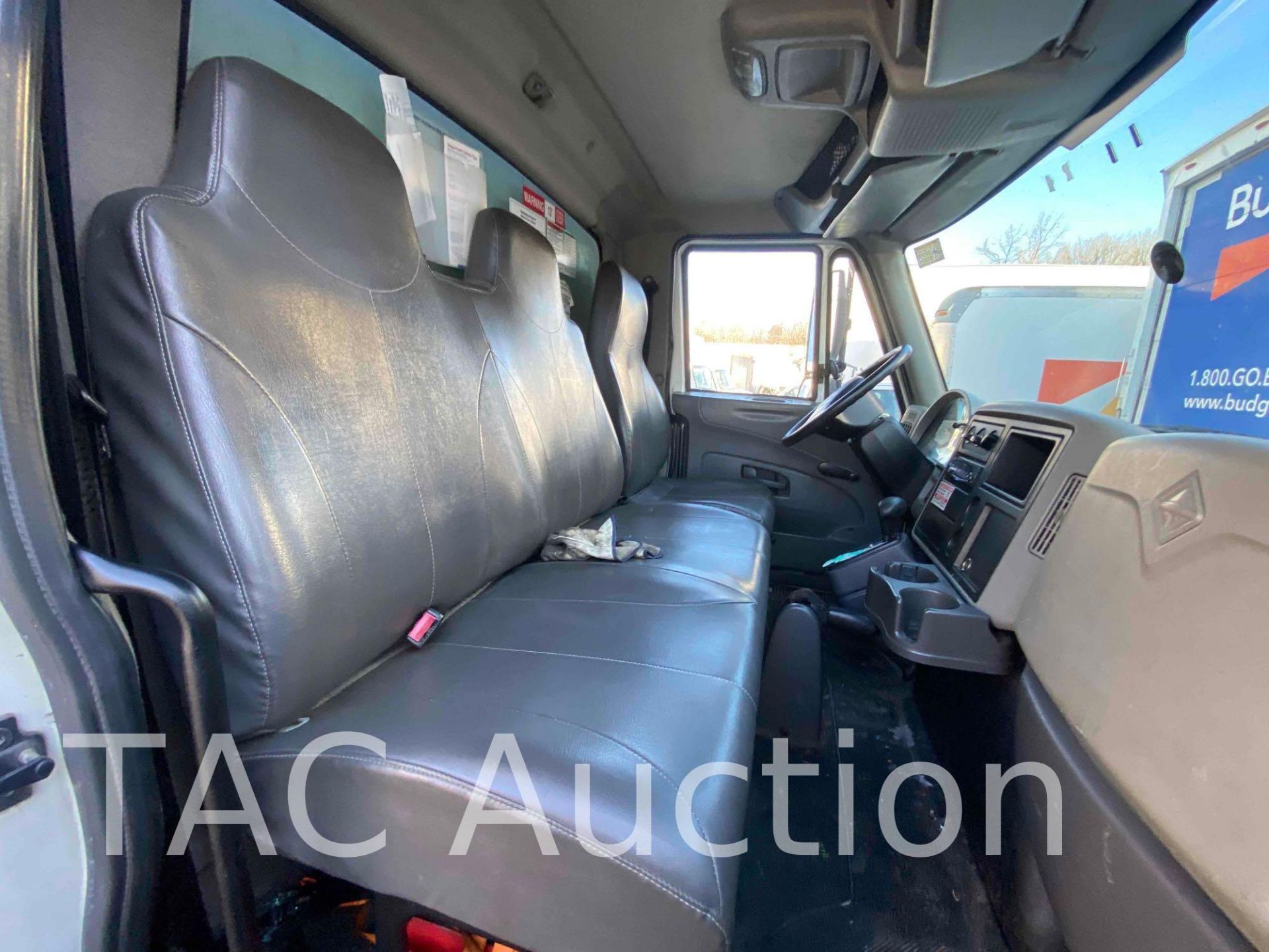 2015 International Durastar 4300 26ft Box Truck - Image 31 of 114