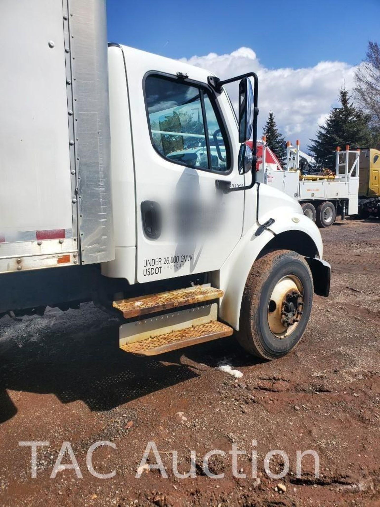 2016 Freightliner M2 26ft Box Truck - Image 5 of 51