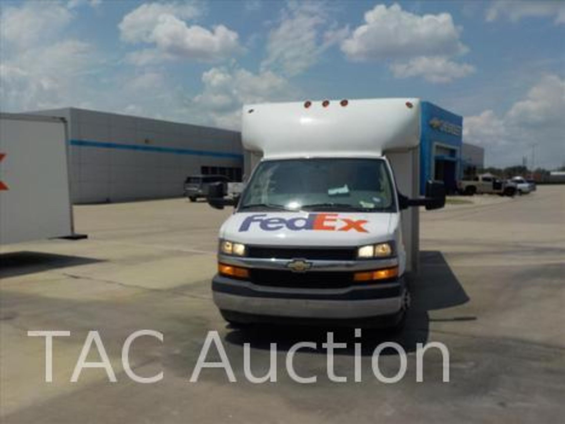 2020 Chevrolet Express 3500 16ft Box Truck - Image 2 of 94