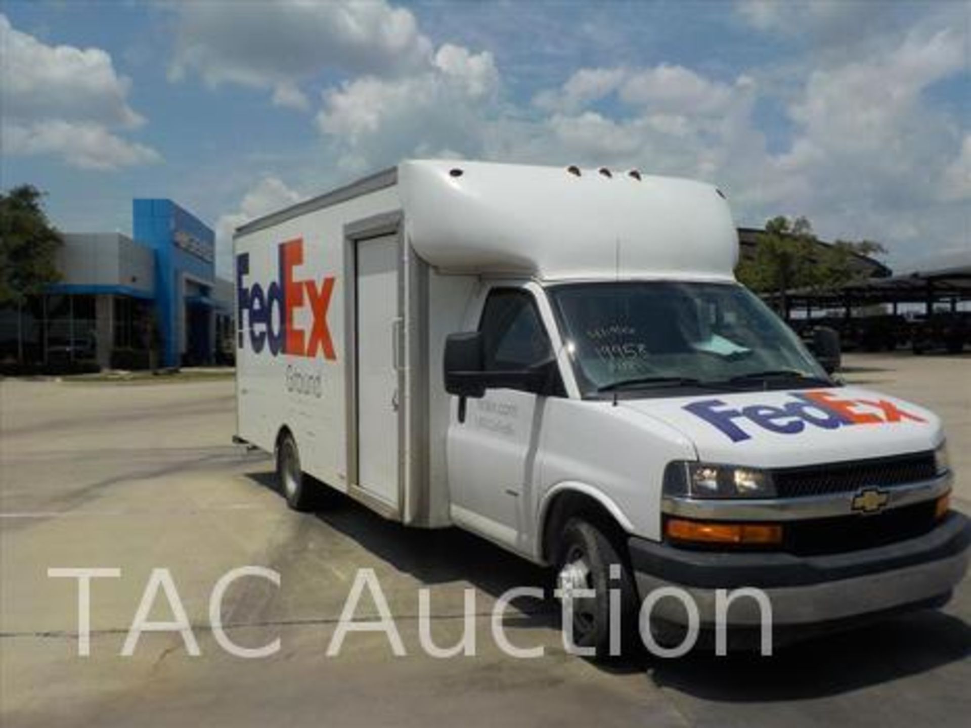 2020 Chevrolet Express 3500 16ft Box Truck - Image 3 of 94