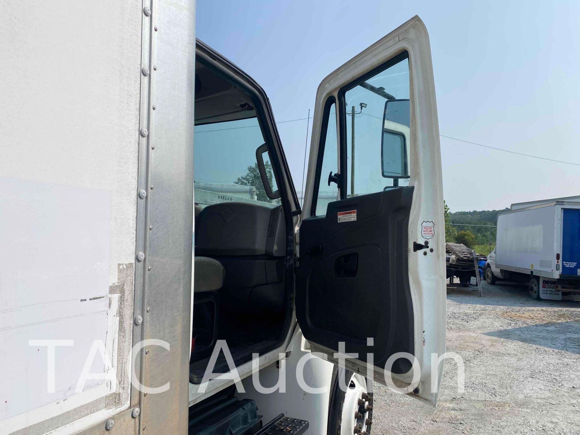 2015 International Durastar 4300 26ft Box Truck - Image 19 of 71