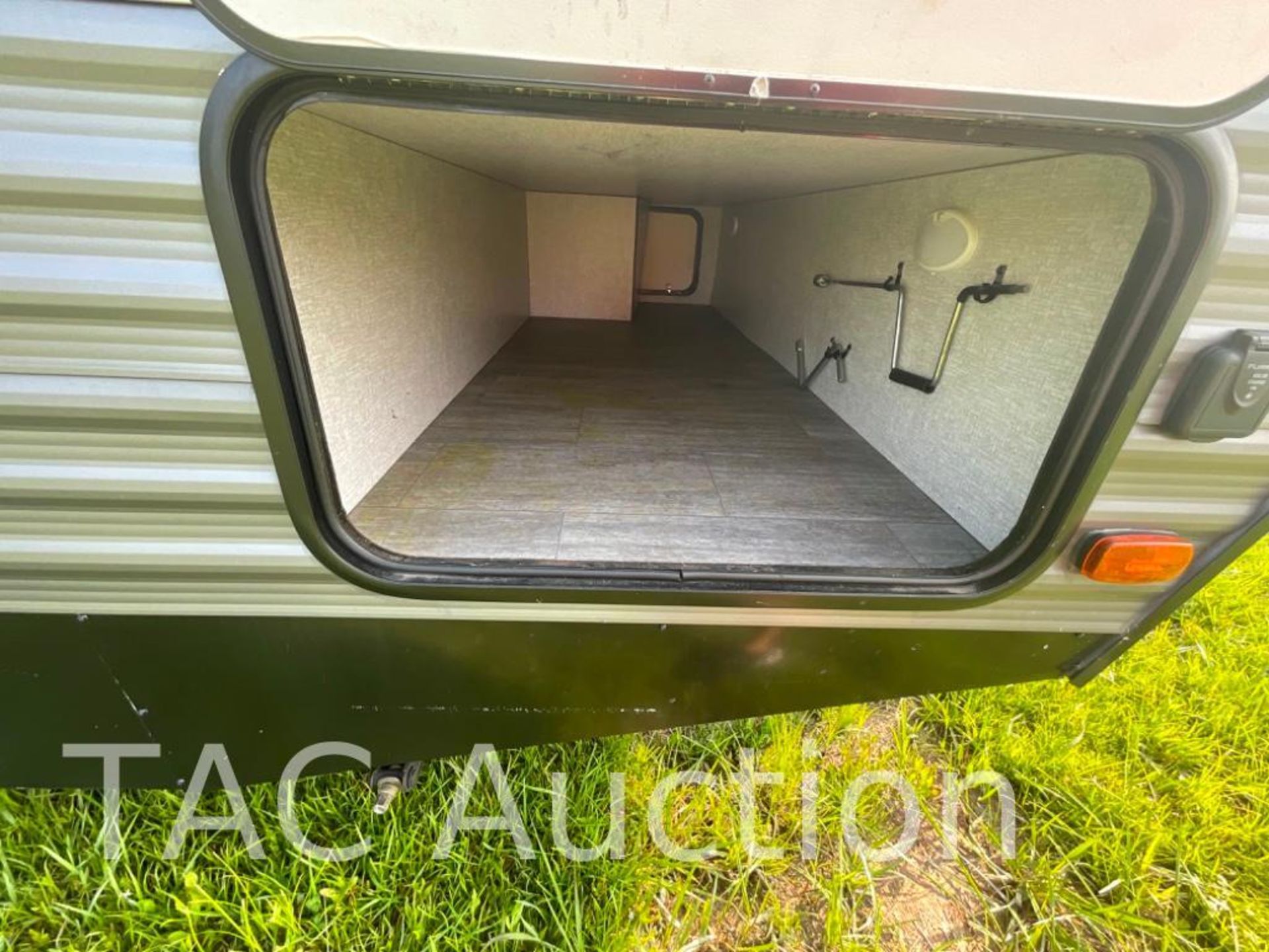 2021 Silver Lake by Forest River 27K2D 34ft Bumper Pull Camper - Image 29 of 33